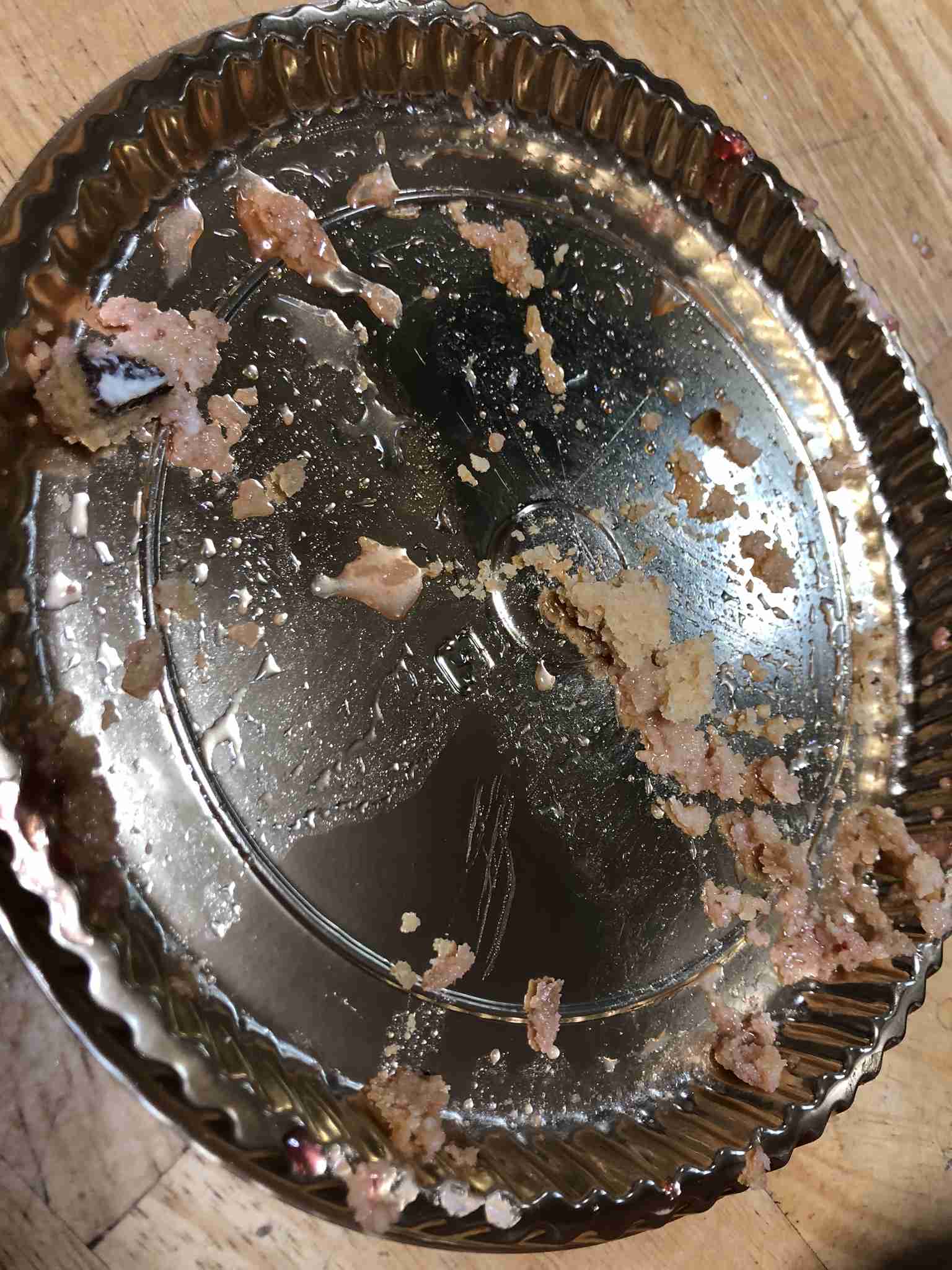 好きなケーキ屋さんのケーキに異物