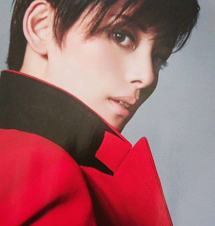 宝塚歌劇団雪組トップスター・望海風斗、史上初！ 現役タカラジェンヌが「anan」表紙を飾る