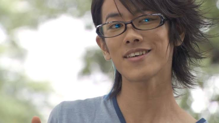 佐藤健「写真集」6位キープで3週連続TOP10 4年前の作品も『恋つづ』効果つづく