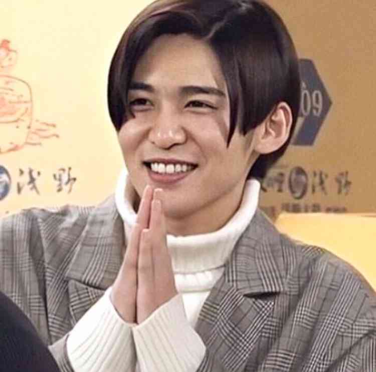 Snow Man・目黒蓮、人気急上昇で「雑誌・グッズの高額転売」横行！古参ファンから「ついていけない」の声続出