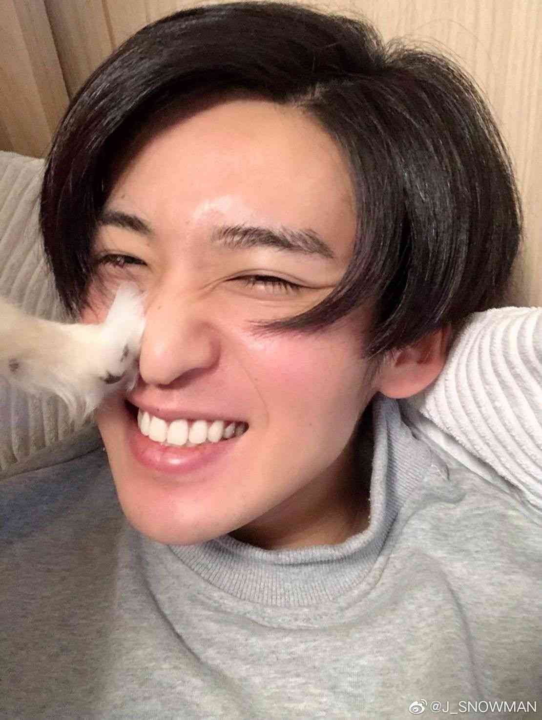 Snow Man・目黒蓮、人気急上昇で「雑誌・グッズの高額転売」横行！古参ファンから「ついていけない」の声続出