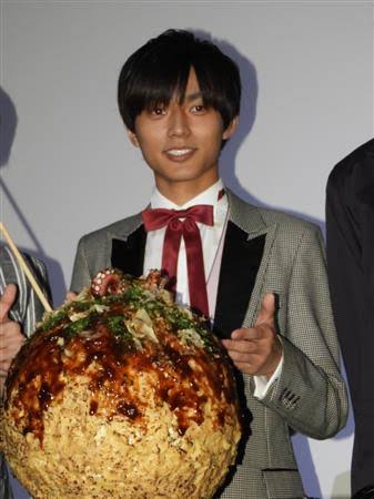 お好み焼き、たこ焼き、焼きそば←どれか1つ選ぶなら、どれを選ぶ?