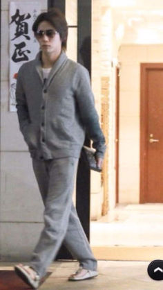 有名人のダサい私服とオシャレな私服を交互に貼るトピ