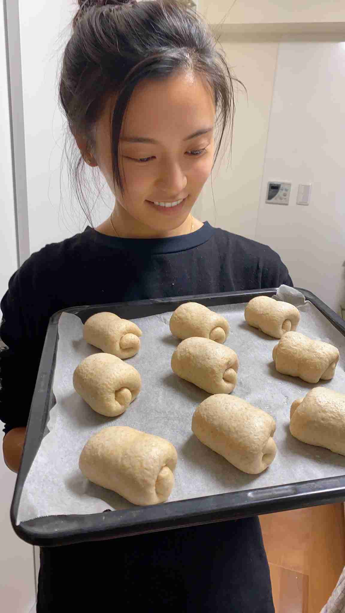 “こじるり”こと小島瑠璃子「おうちめがね」姿に「ほとんどメイク無しなのに美しい」の声