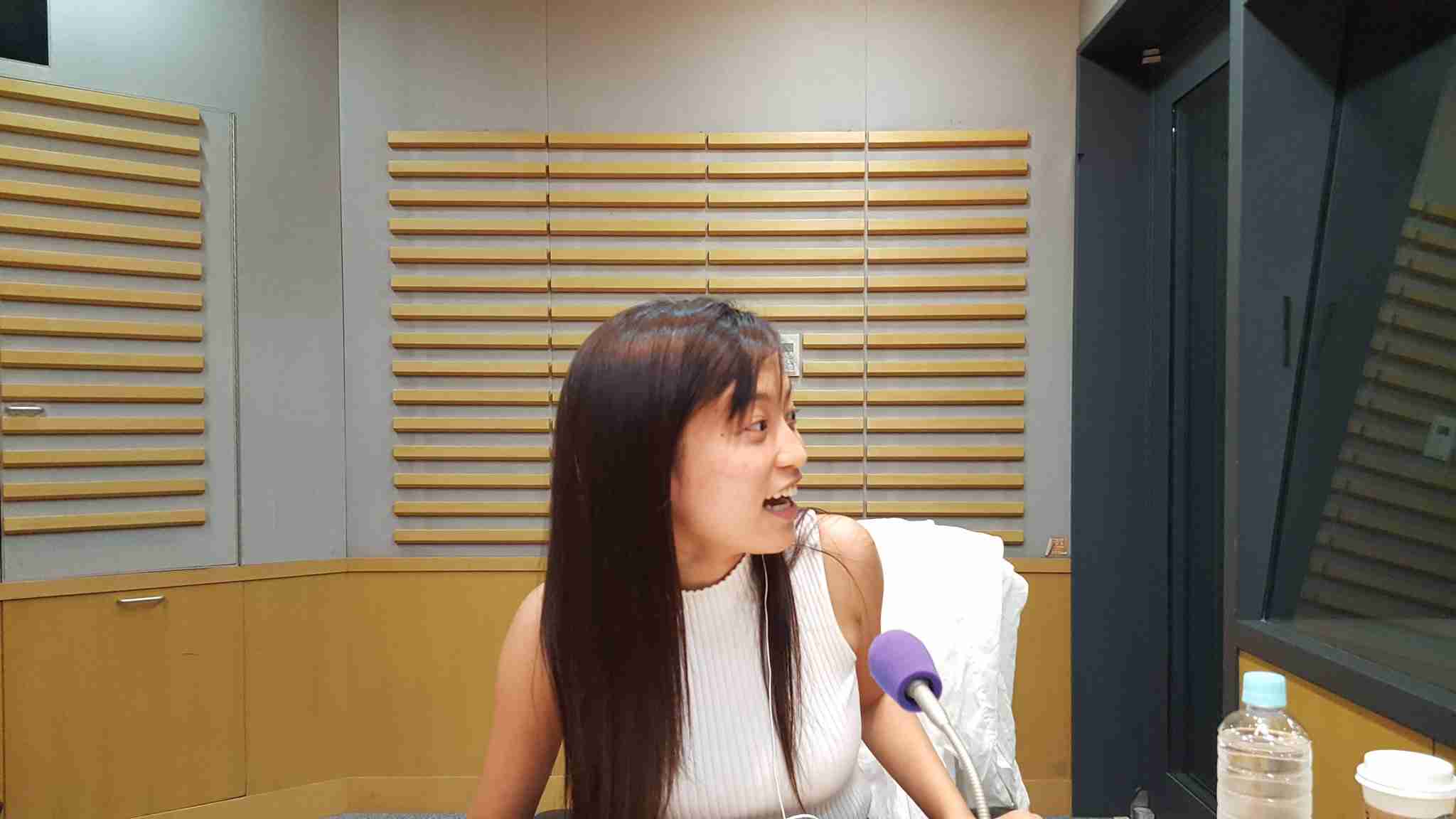 “こじるり”こと小島瑠璃子「おうちめがね」姿に「ほとんどメイク無しなのに美しい」の声