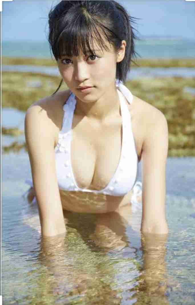 “こじるり”こと小島瑠璃子「おうちめがね」姿に「ほとんどメイク無しなのに美しい」の声