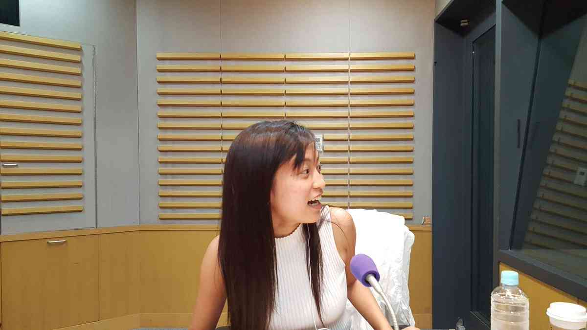 “こじるり”こと小島瑠璃子「おうちめがね」姿に「ほとんどメイク無しなのに美しい」の声