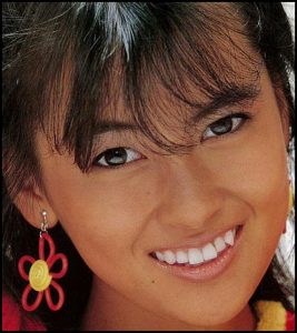 目元だけで誰だか当てるトピ
