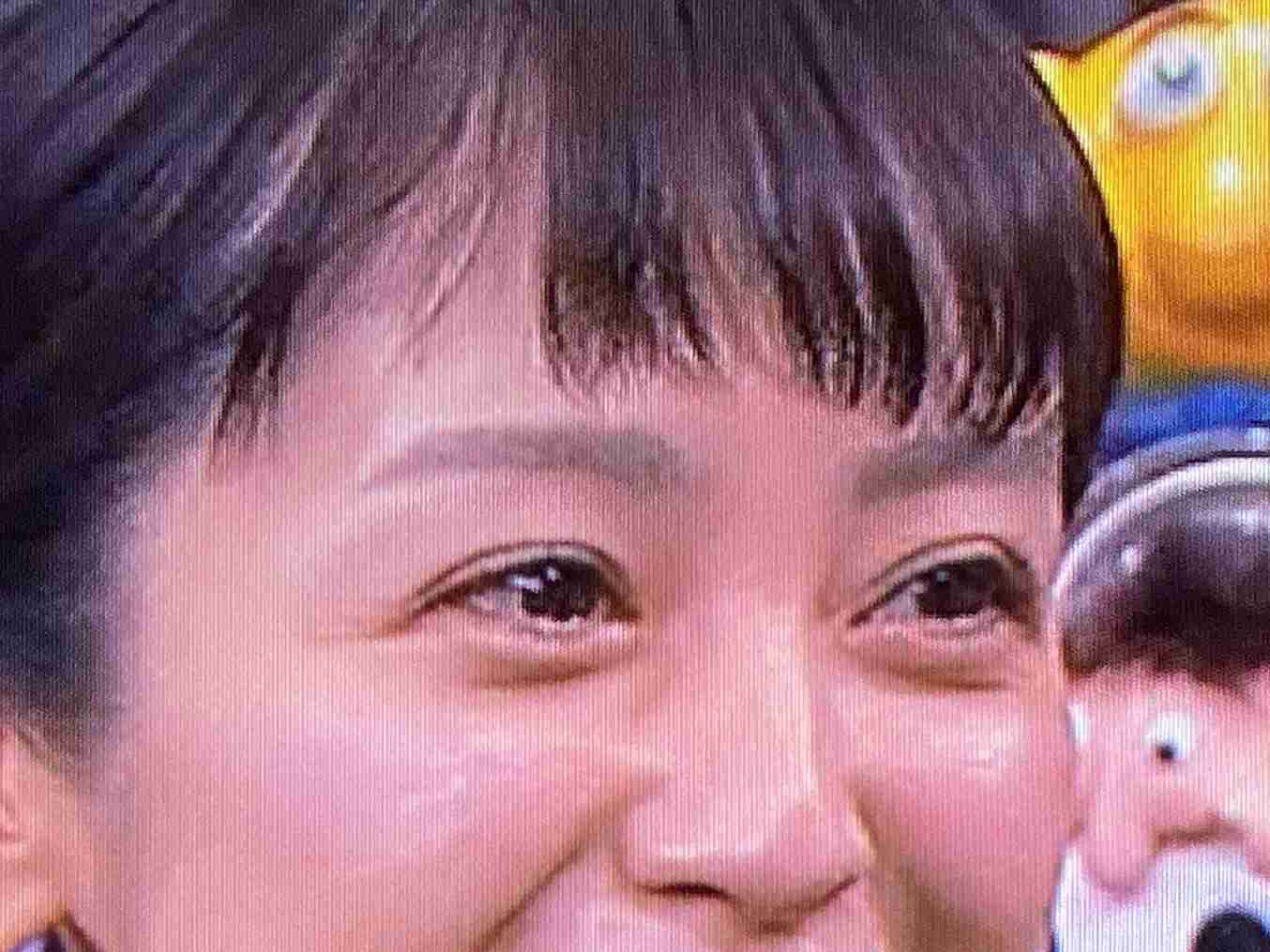 目元だけで誰だか当てるトピ