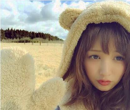 わたなべ麻衣、胸元パックリの衝撃肌見せショット「めっちゃ際どい」夫・JOYの反応も明かす