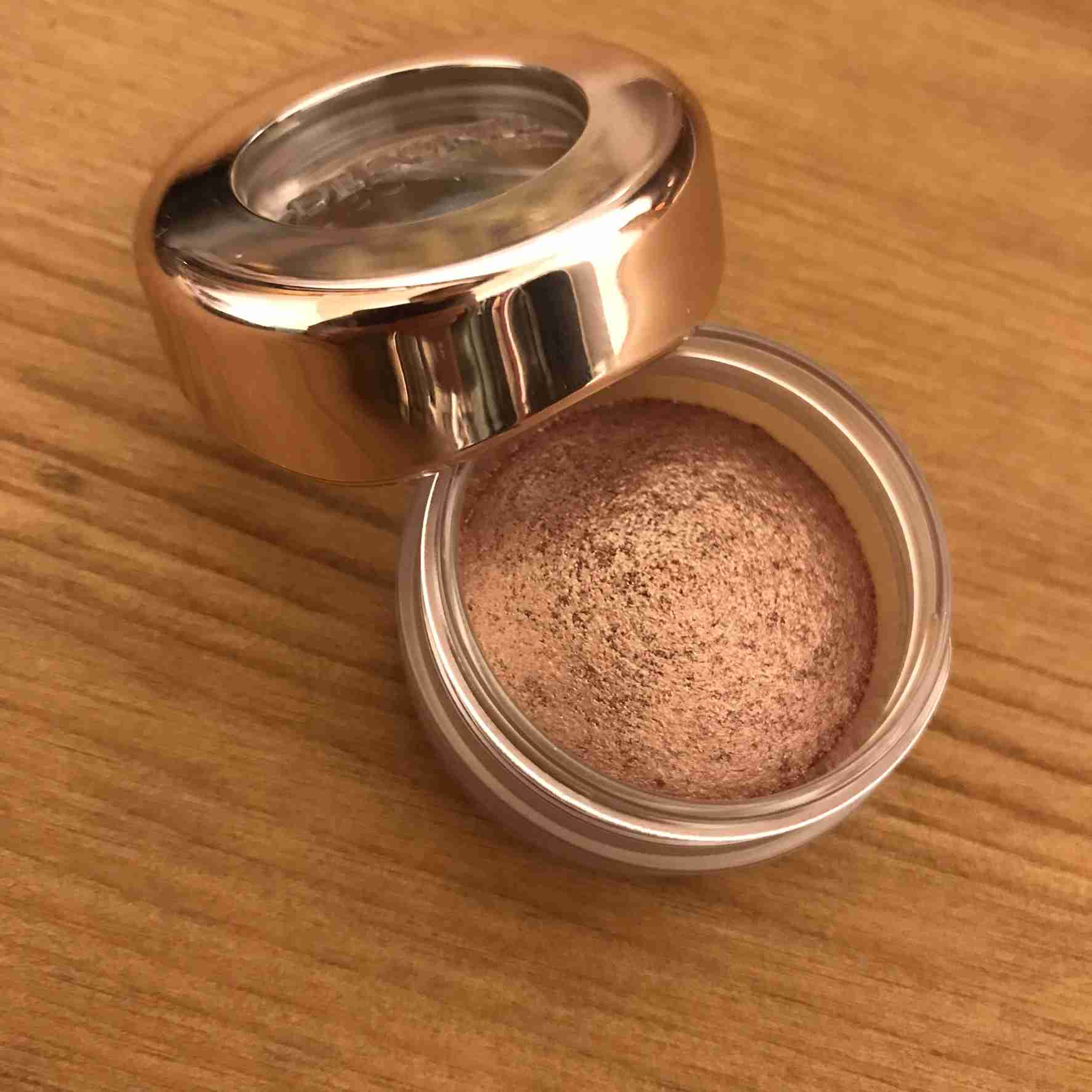 自分の好きなコスメをプレゼンするトピ