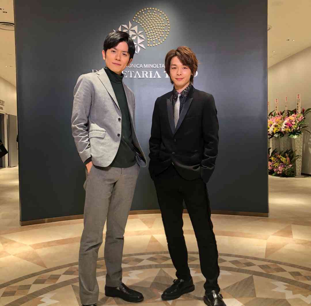 中村倫也、ワイルドな髭＆エプロン姿で料理する動画に反響　「色気がダダ漏れ」「妄想が過ぎる」