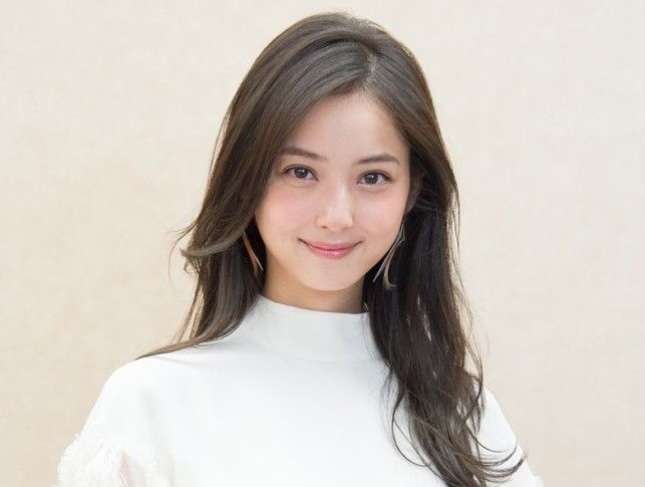 佐々木希、好物スイカにかぶりつく姿を投稿「かわいすぎビビった」「すっぴんですか？」美貌にファン騒然