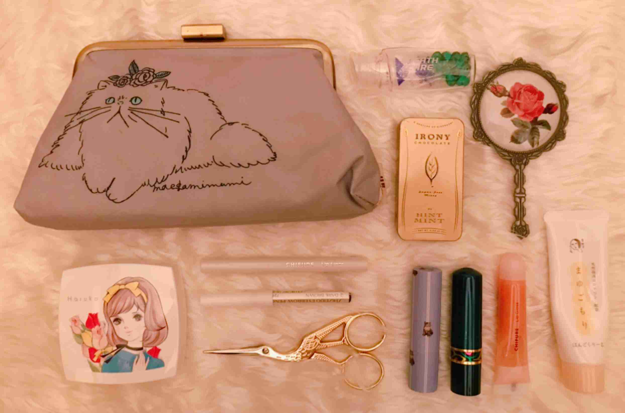 ポーチの中身を見せて下さい!