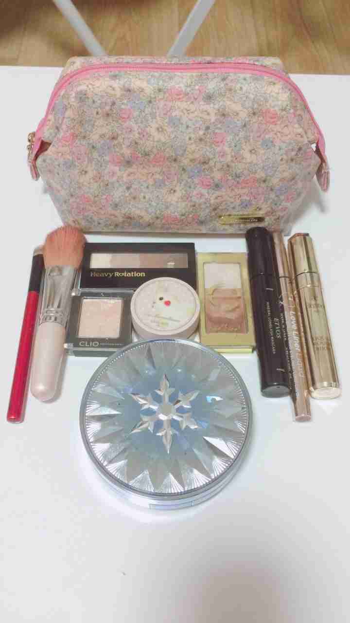 ポーチの中身を見せて下さい!