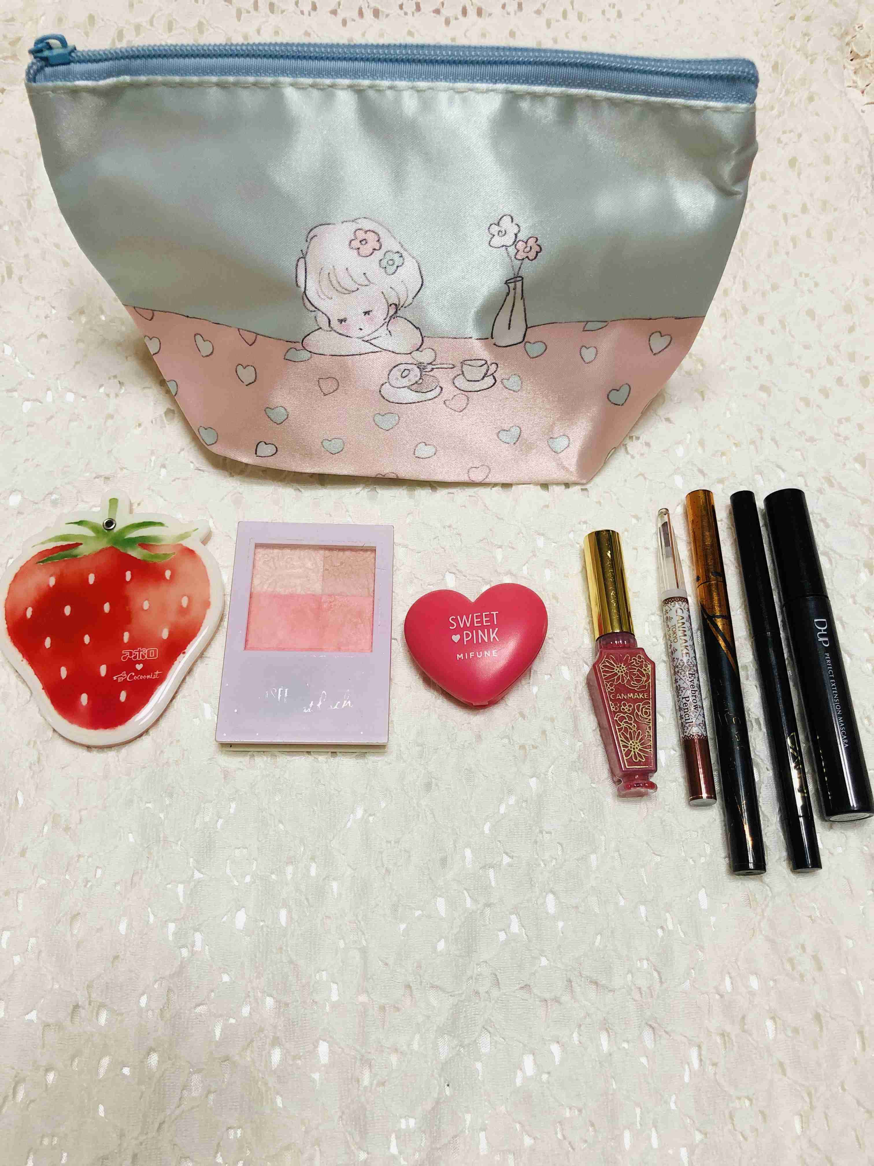 ポーチの中身を見せて下さい!