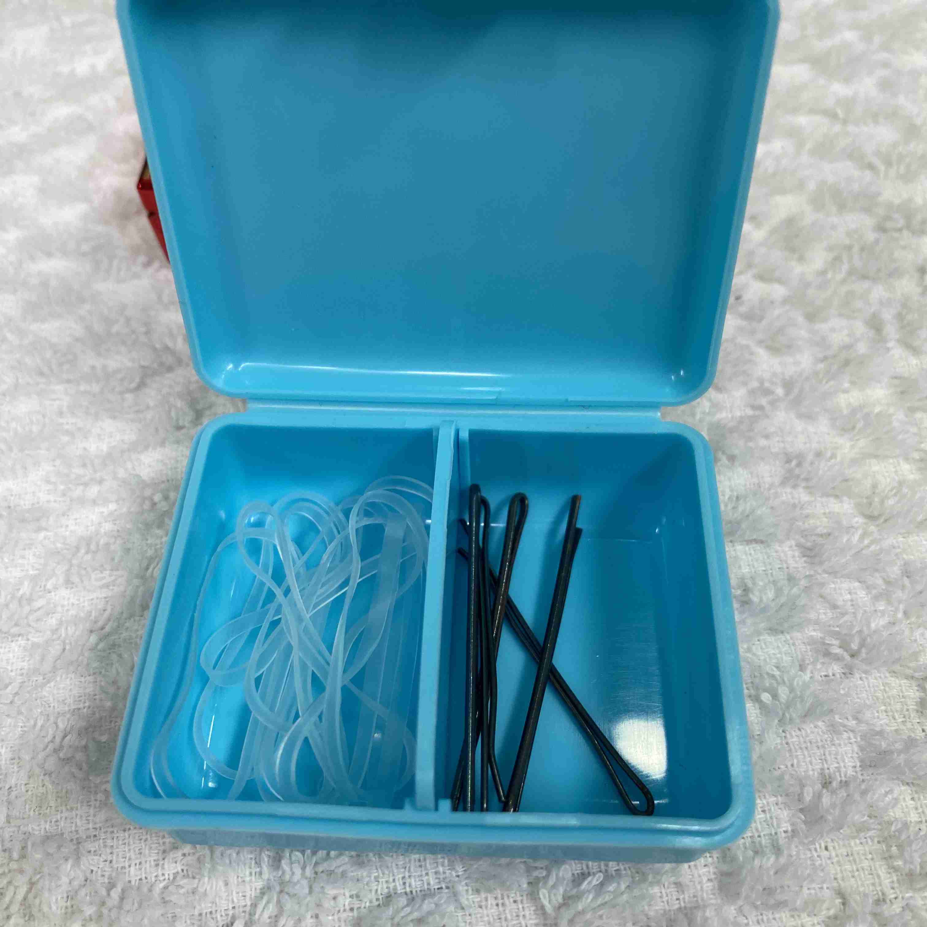 ポーチの中身を見せて下さい!