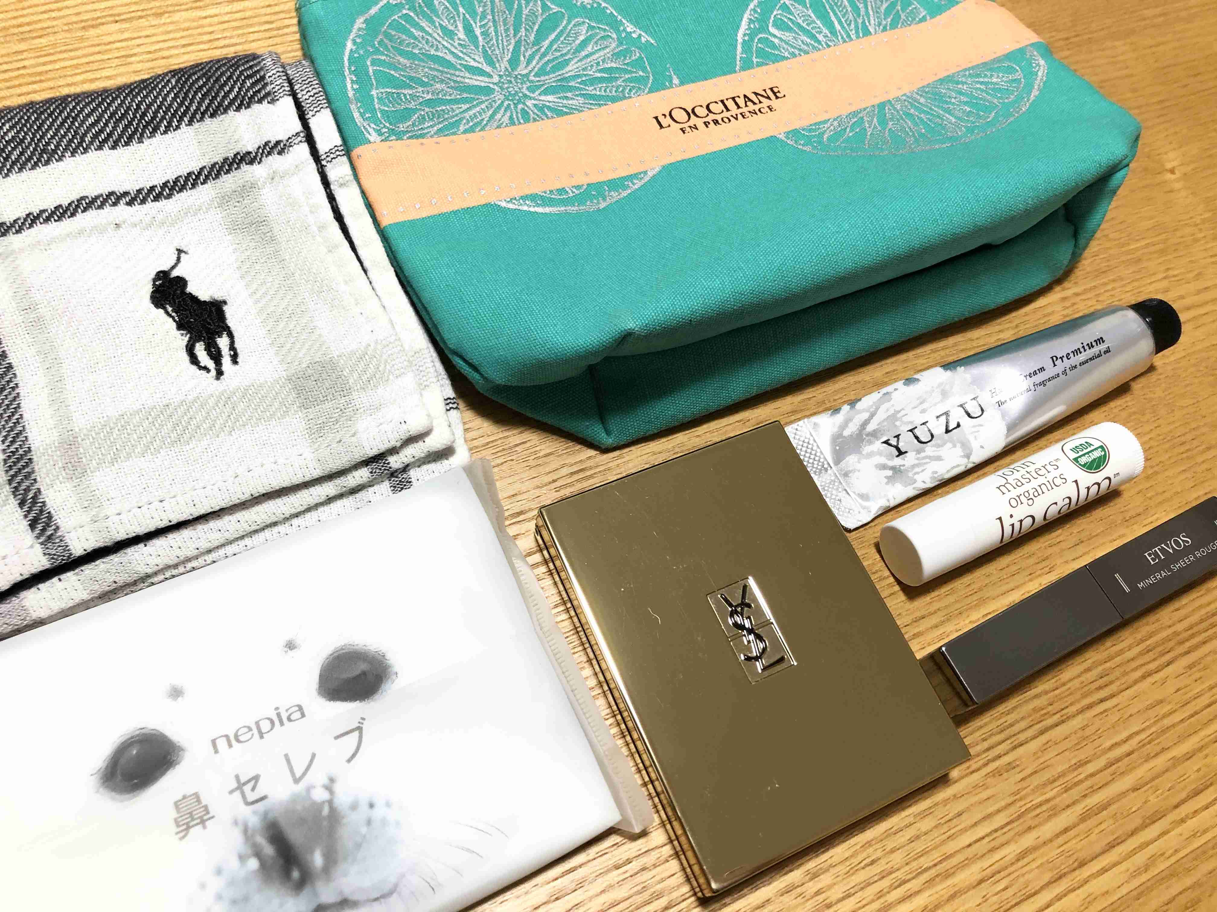 ポーチの中身を見せて下さい!