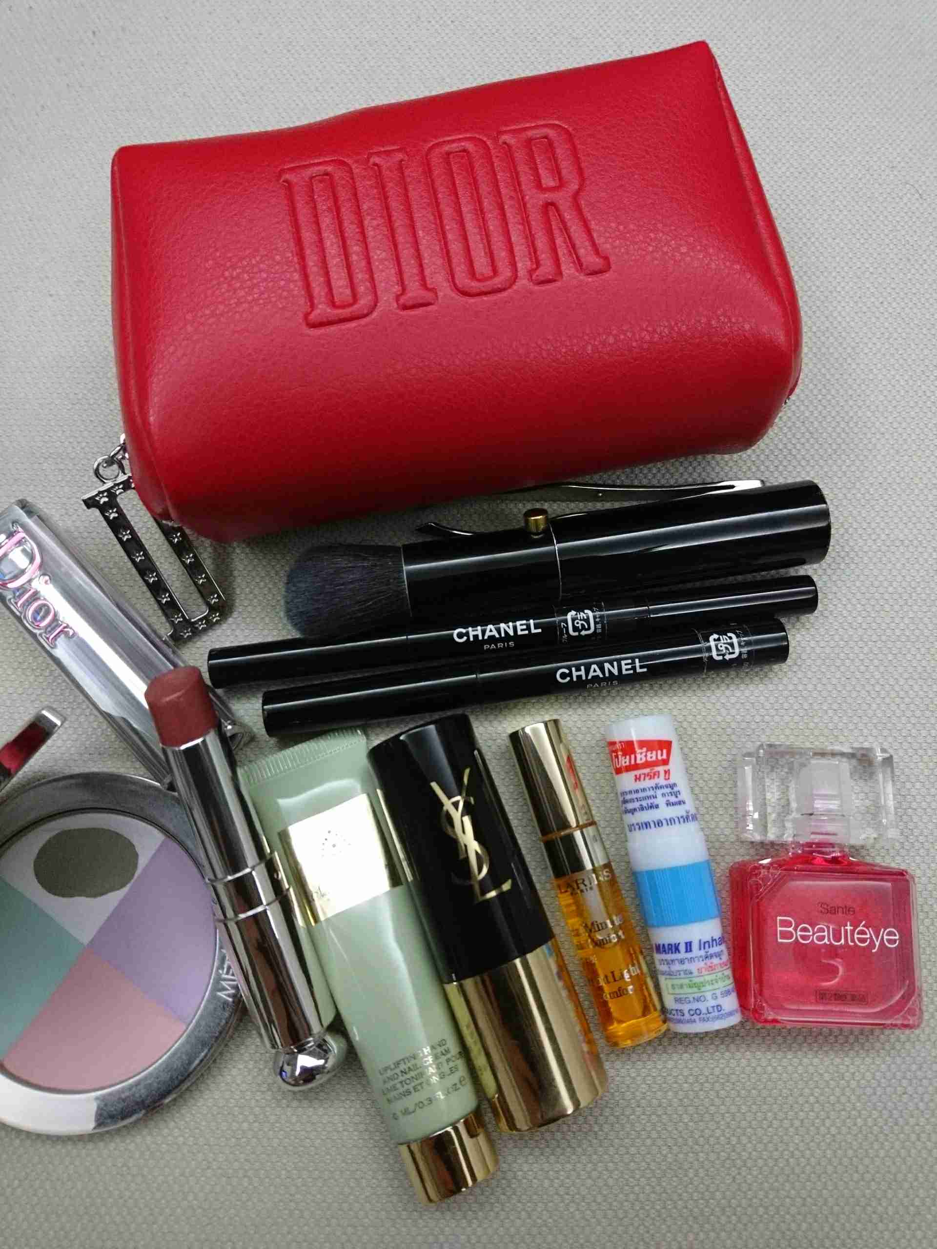 ポーチの中身を見せて下さい!