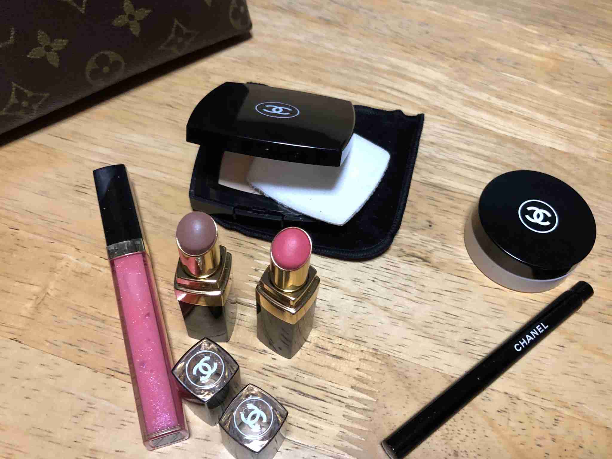 ポーチの中身を見せて下さい!