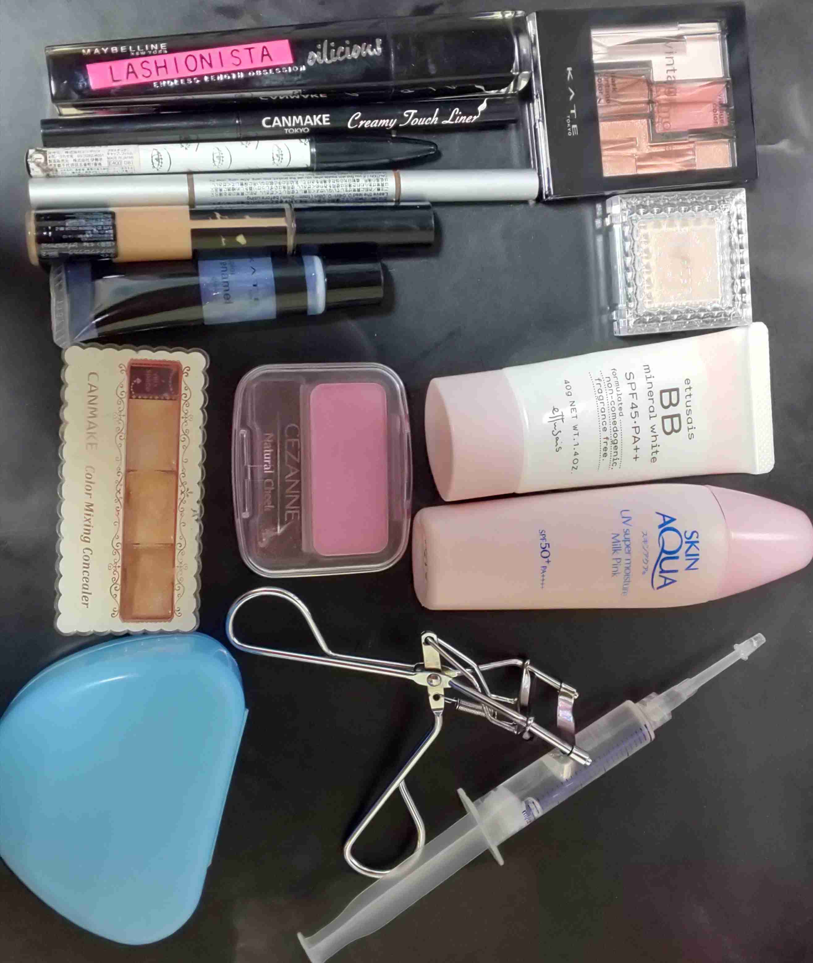 ポーチの中身を見せて下さい!