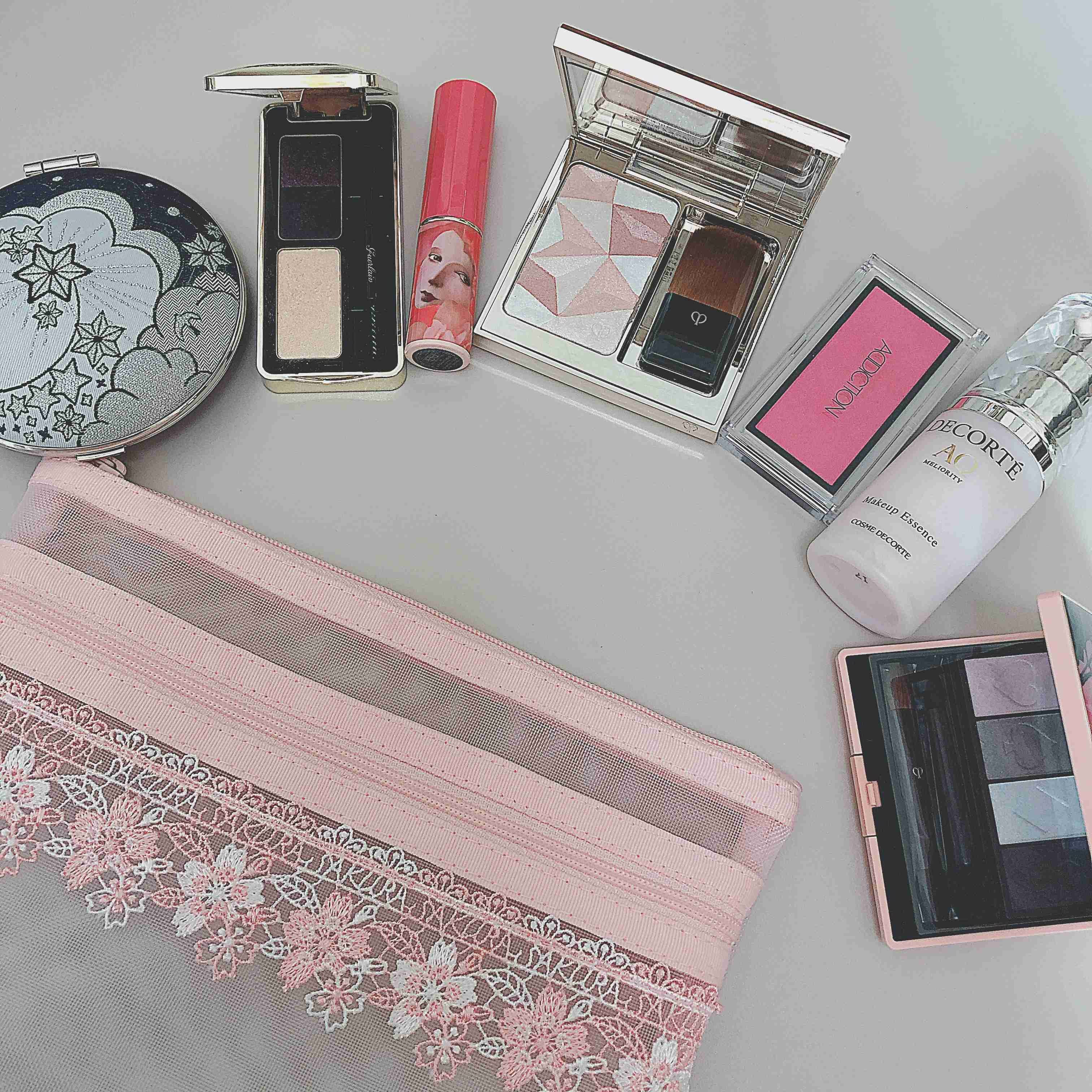 ポーチの中身を見せて下さい!