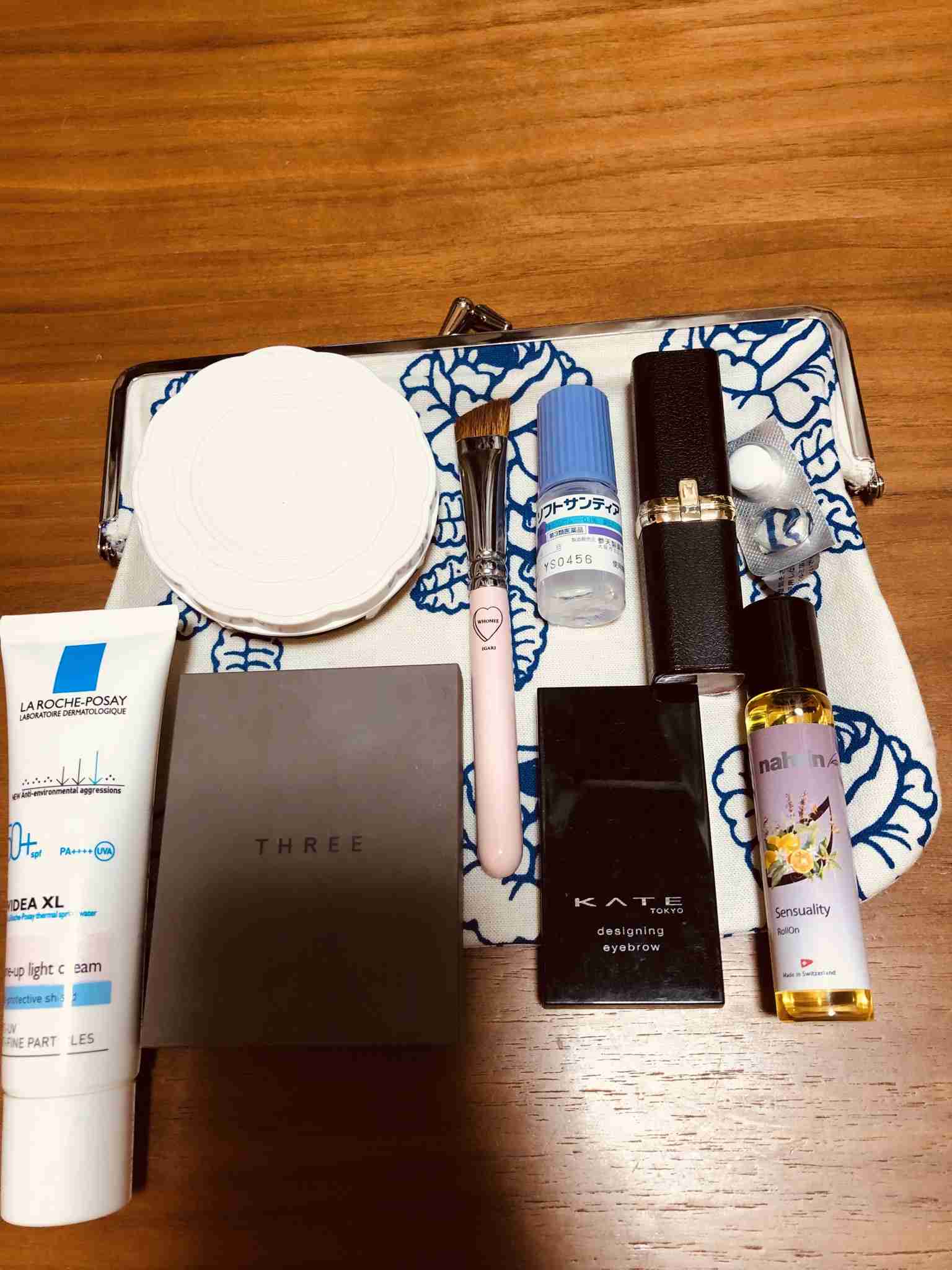 ポーチの中身を見せて下さい!