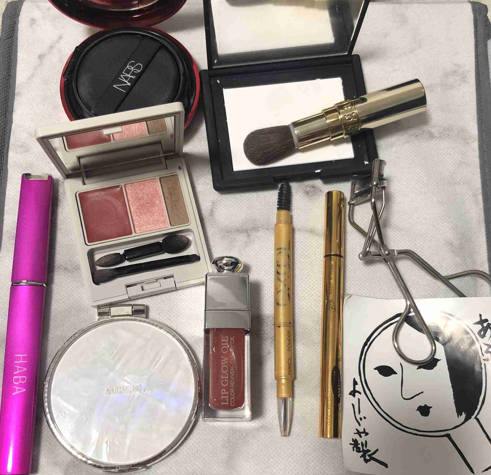 ポーチの中身を見せて下さい!