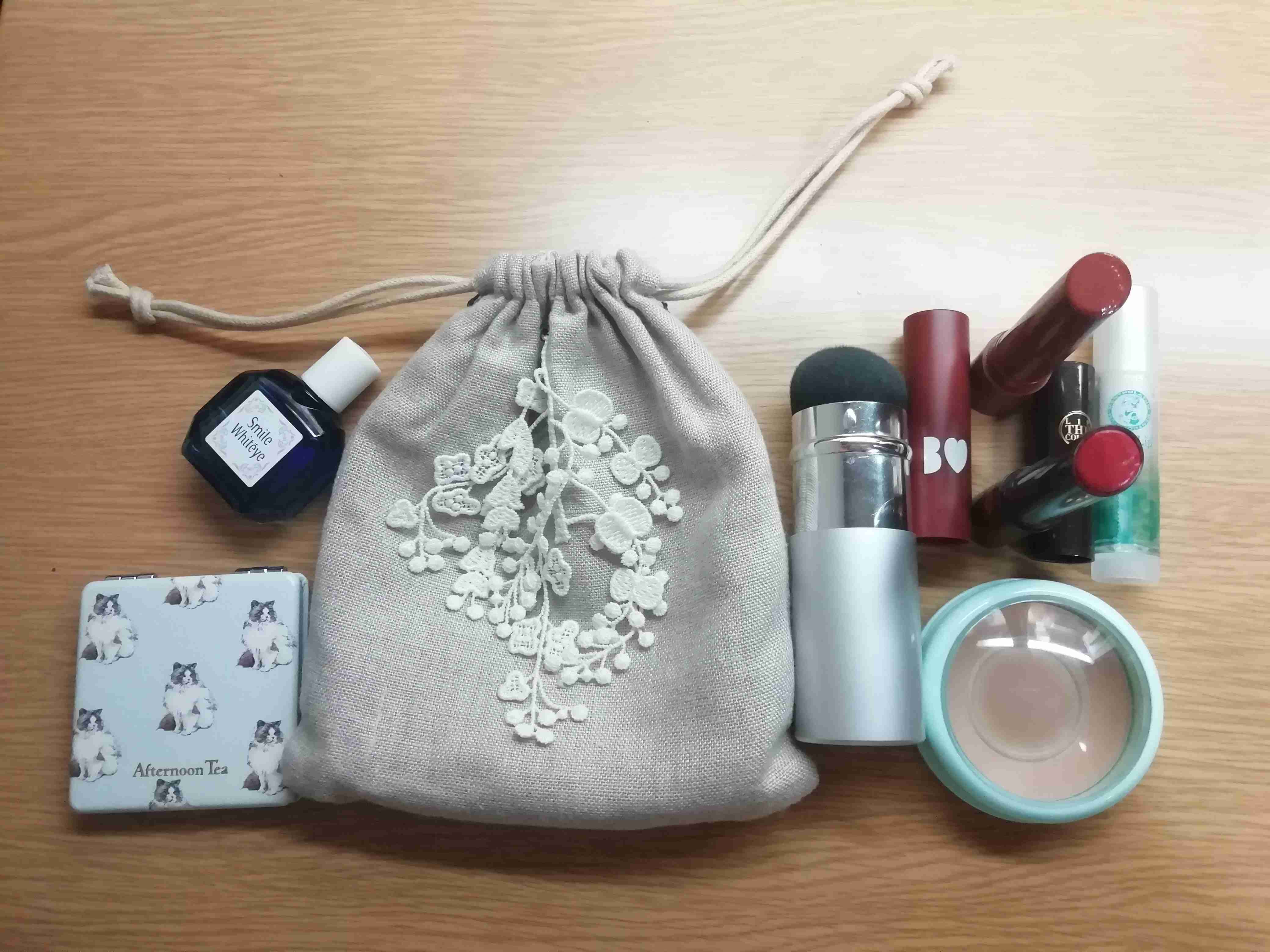 ポーチの中身を見せて下さい!