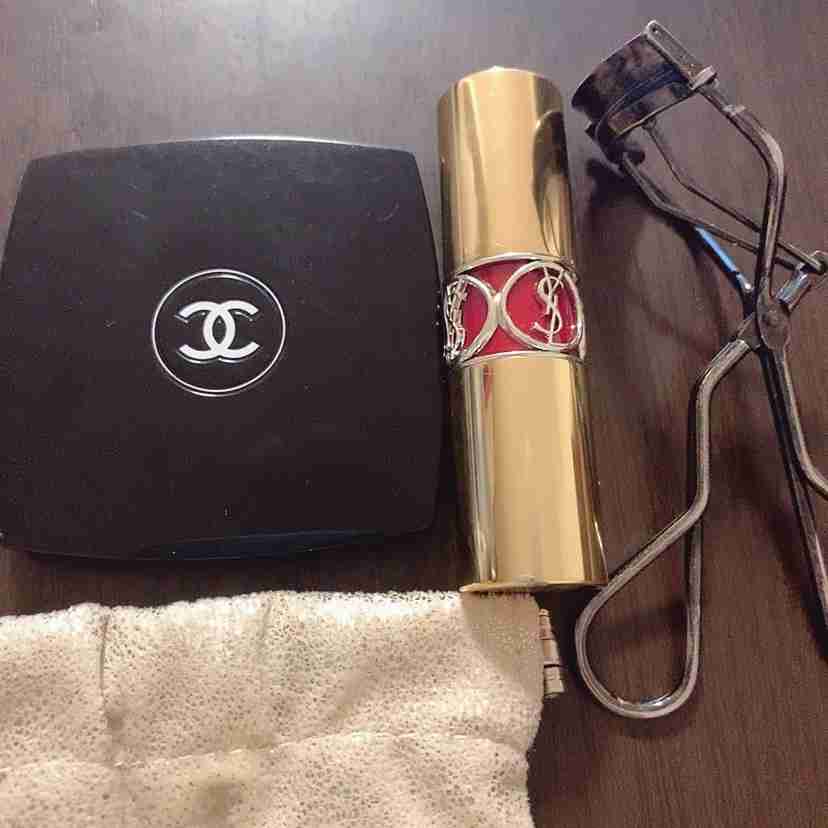 ポーチの中身を見せて下さい!