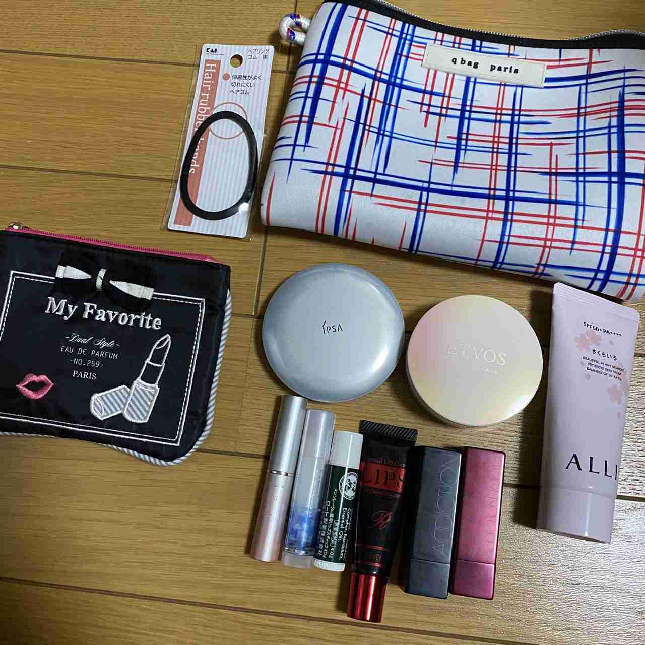 ポーチの中身を見せて下さい!