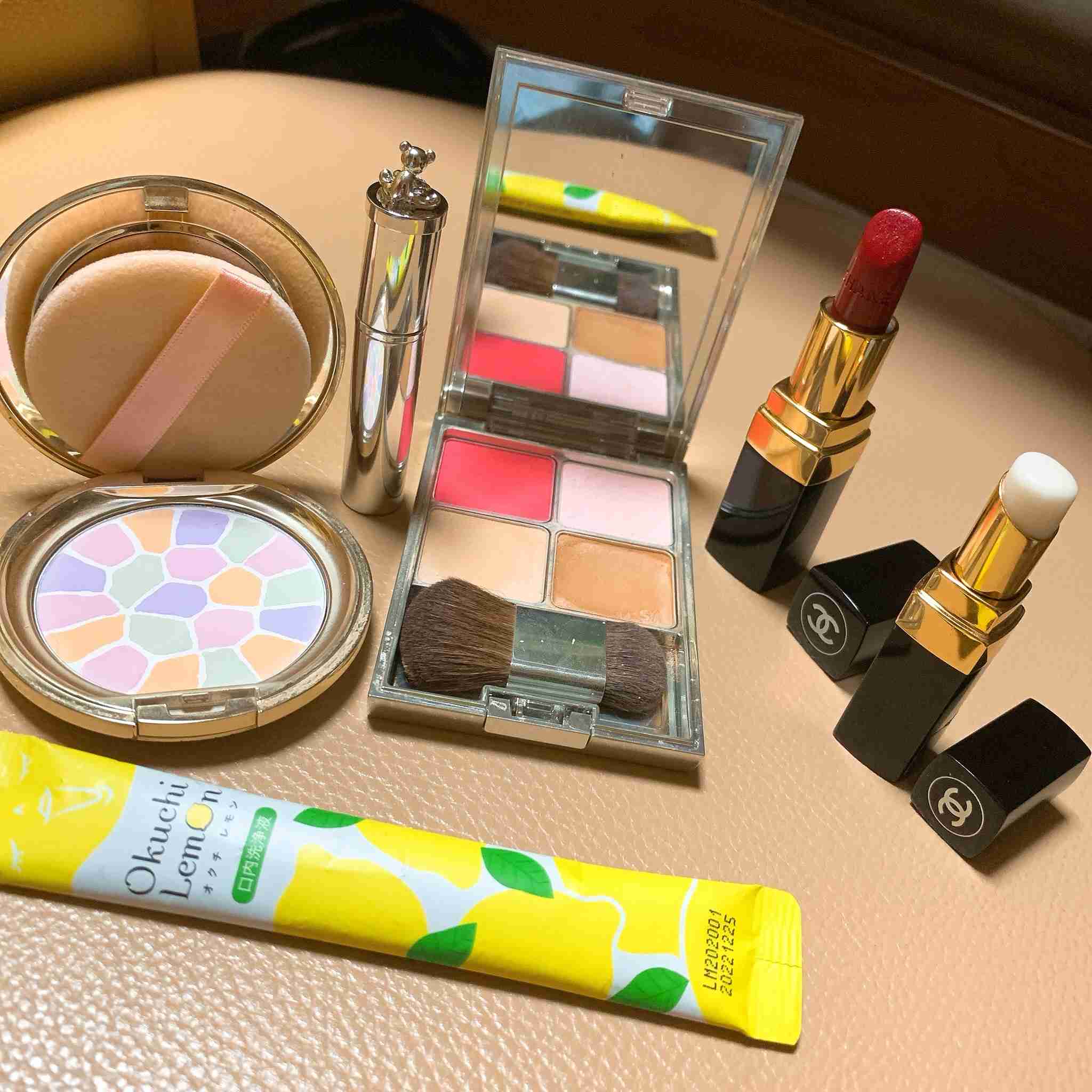 ポーチの中身を見せて下さい!