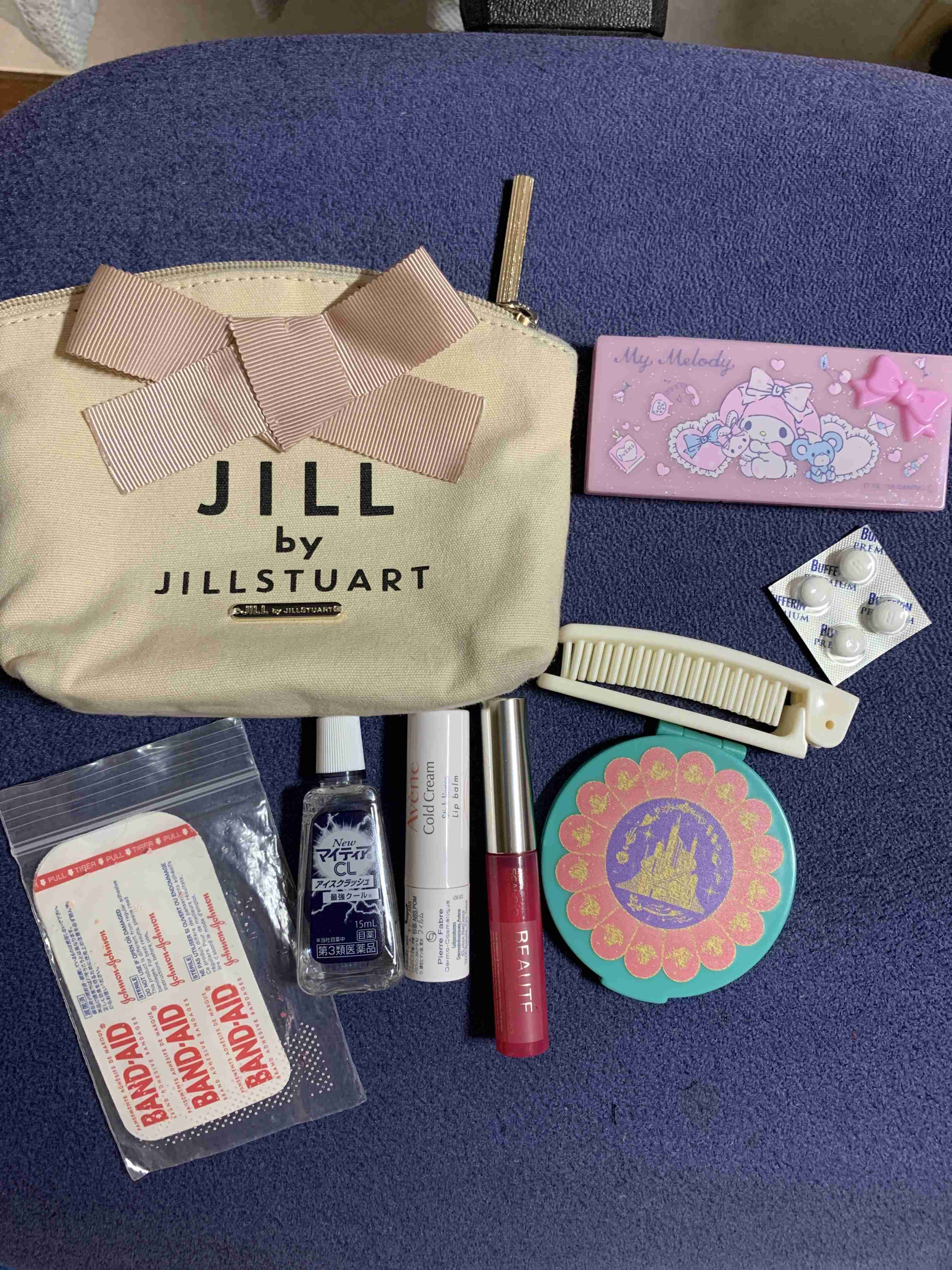 ポーチの中身を見せて下さい!