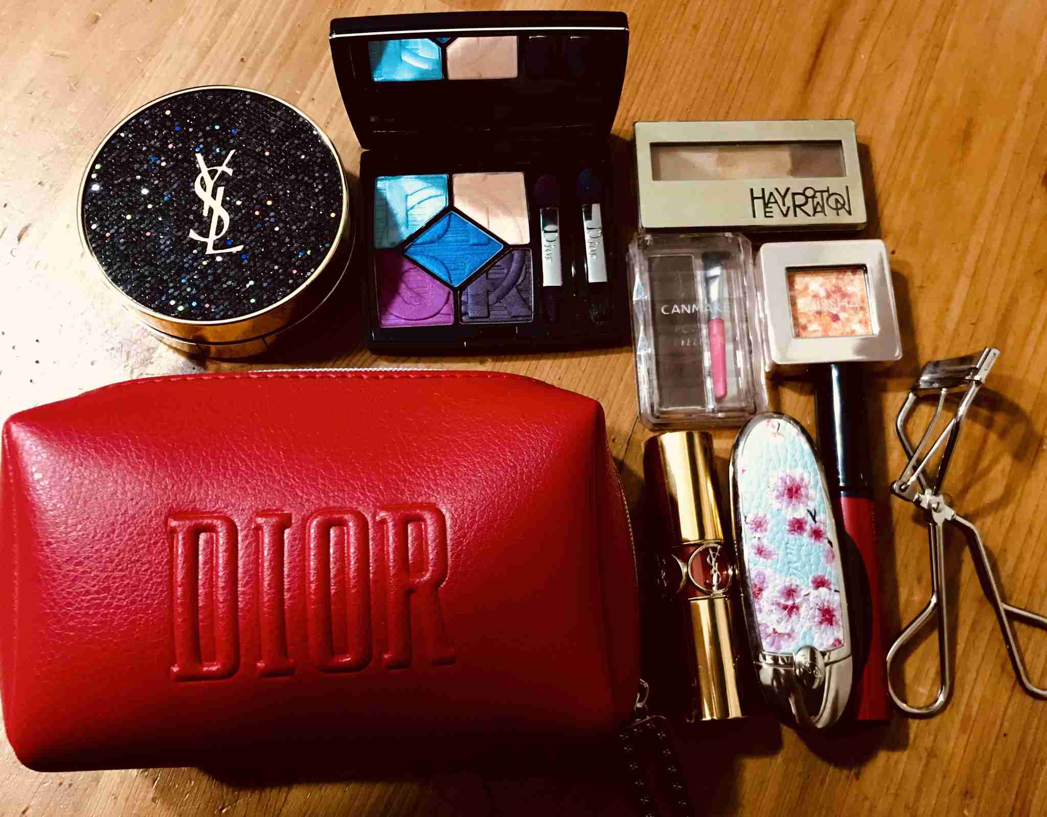 ポーチの中身を見せて下さい!