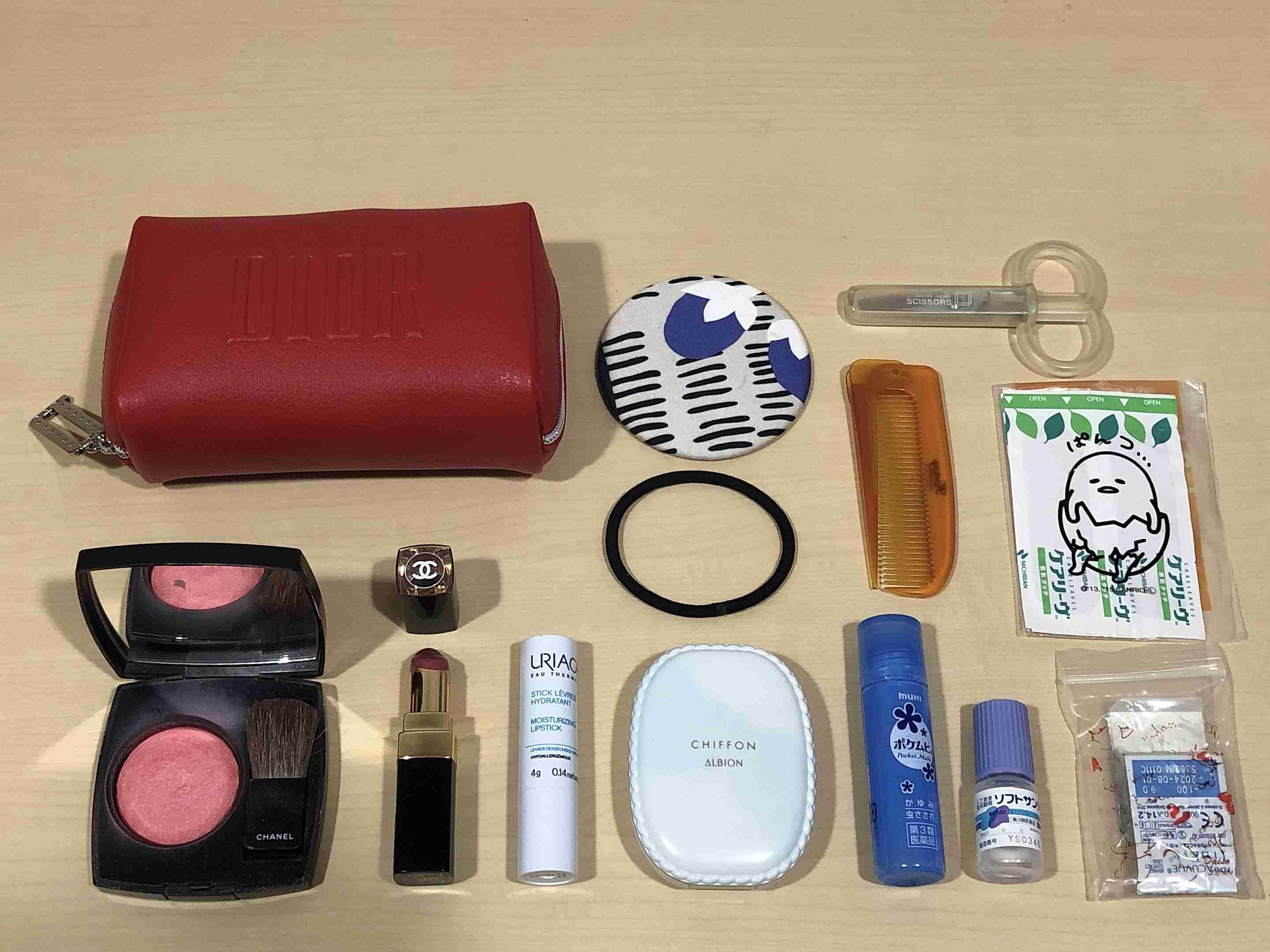 ポーチの中身を見せて下さい!