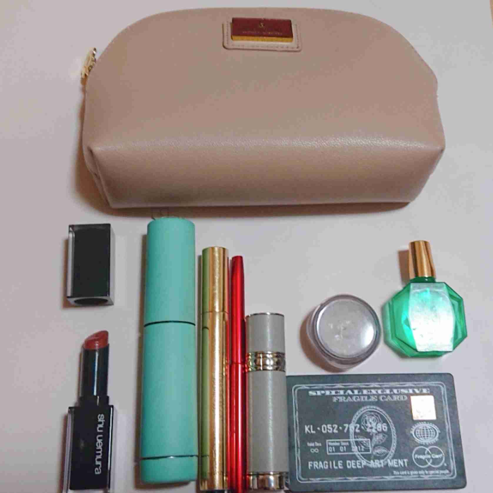 ポーチの中身を見せて下さい!