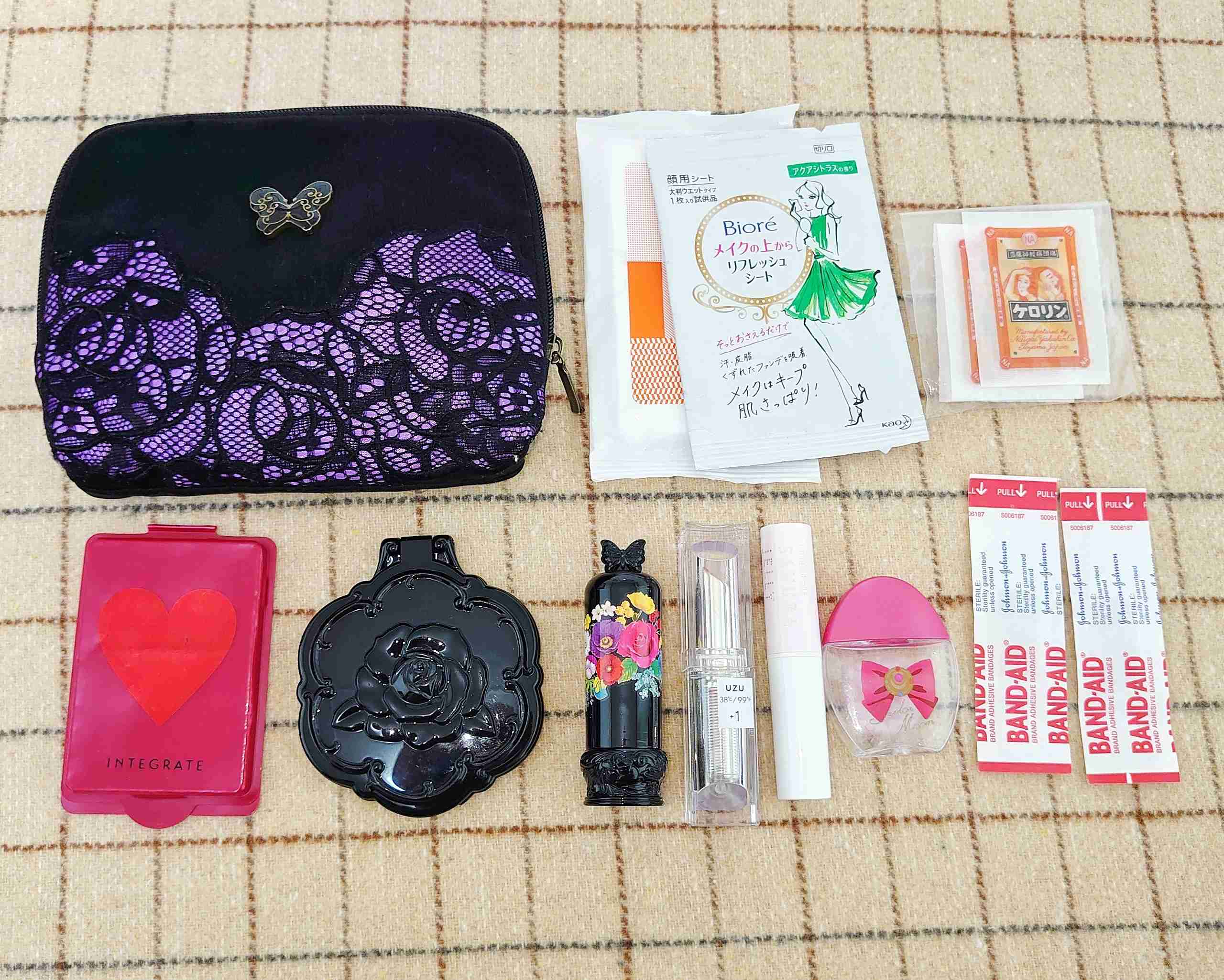 ポーチの中身を見せて下さい!