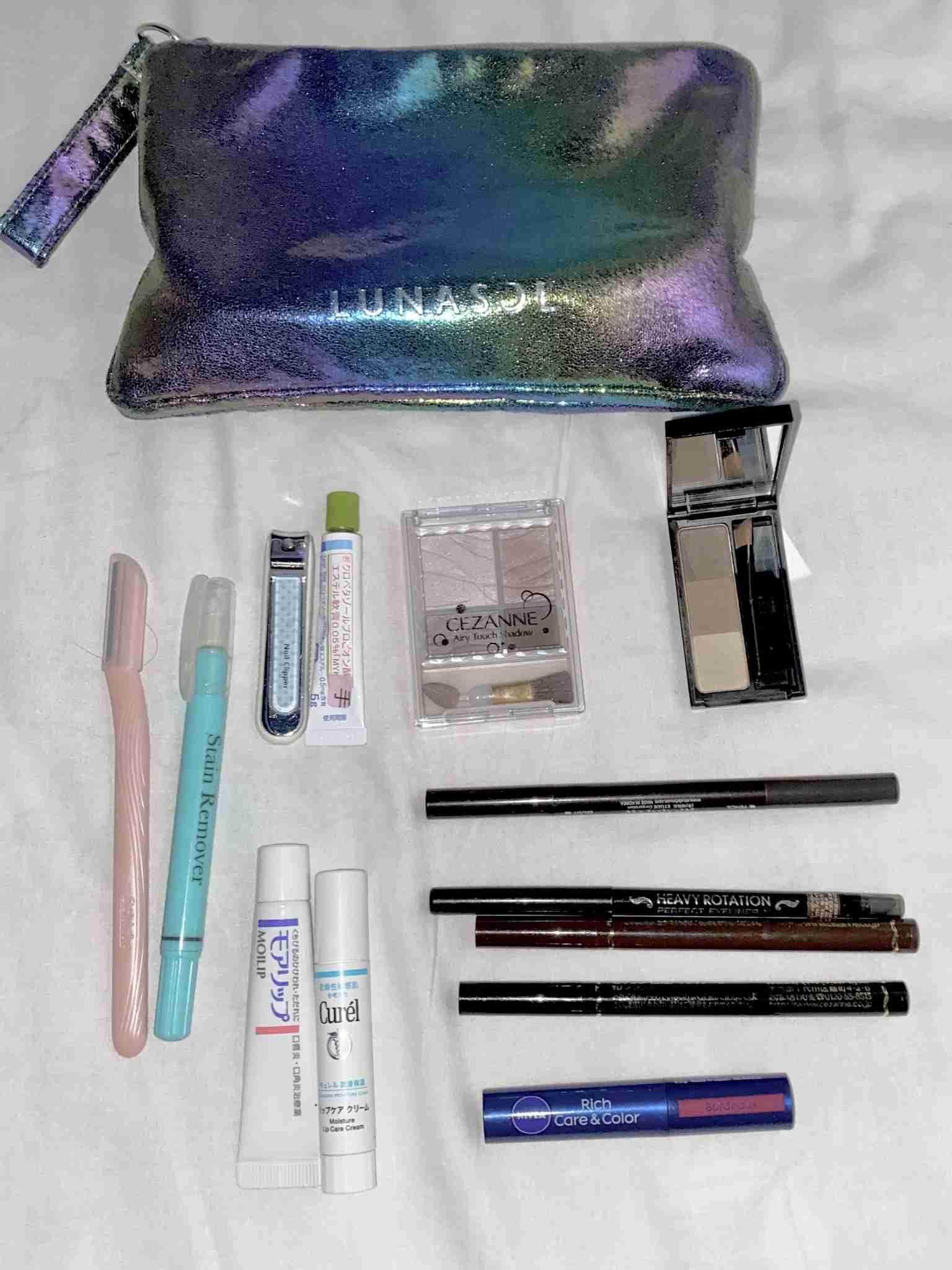 ポーチの中身を見せて下さい!