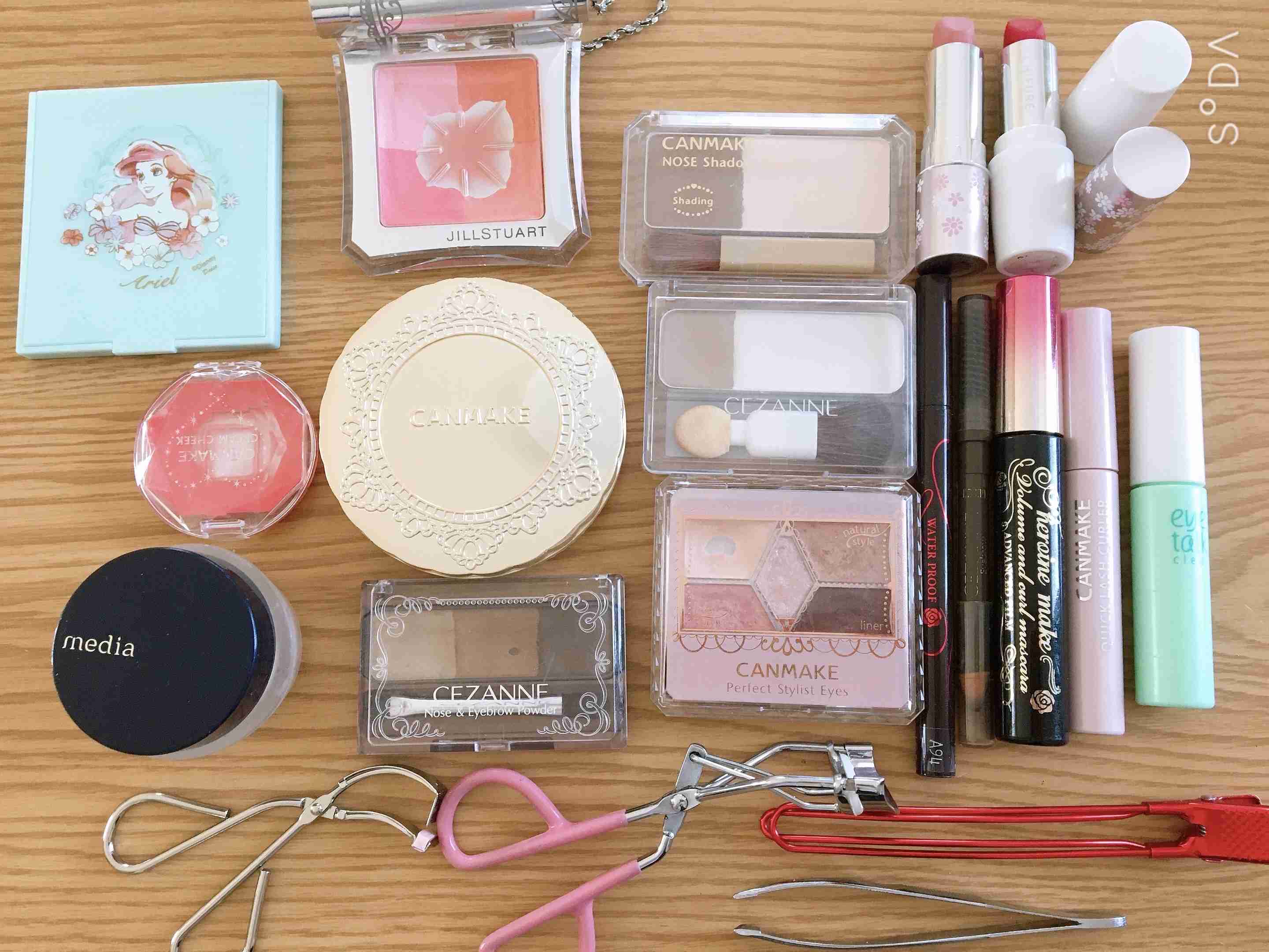 ポーチの中身を見せて下さい!