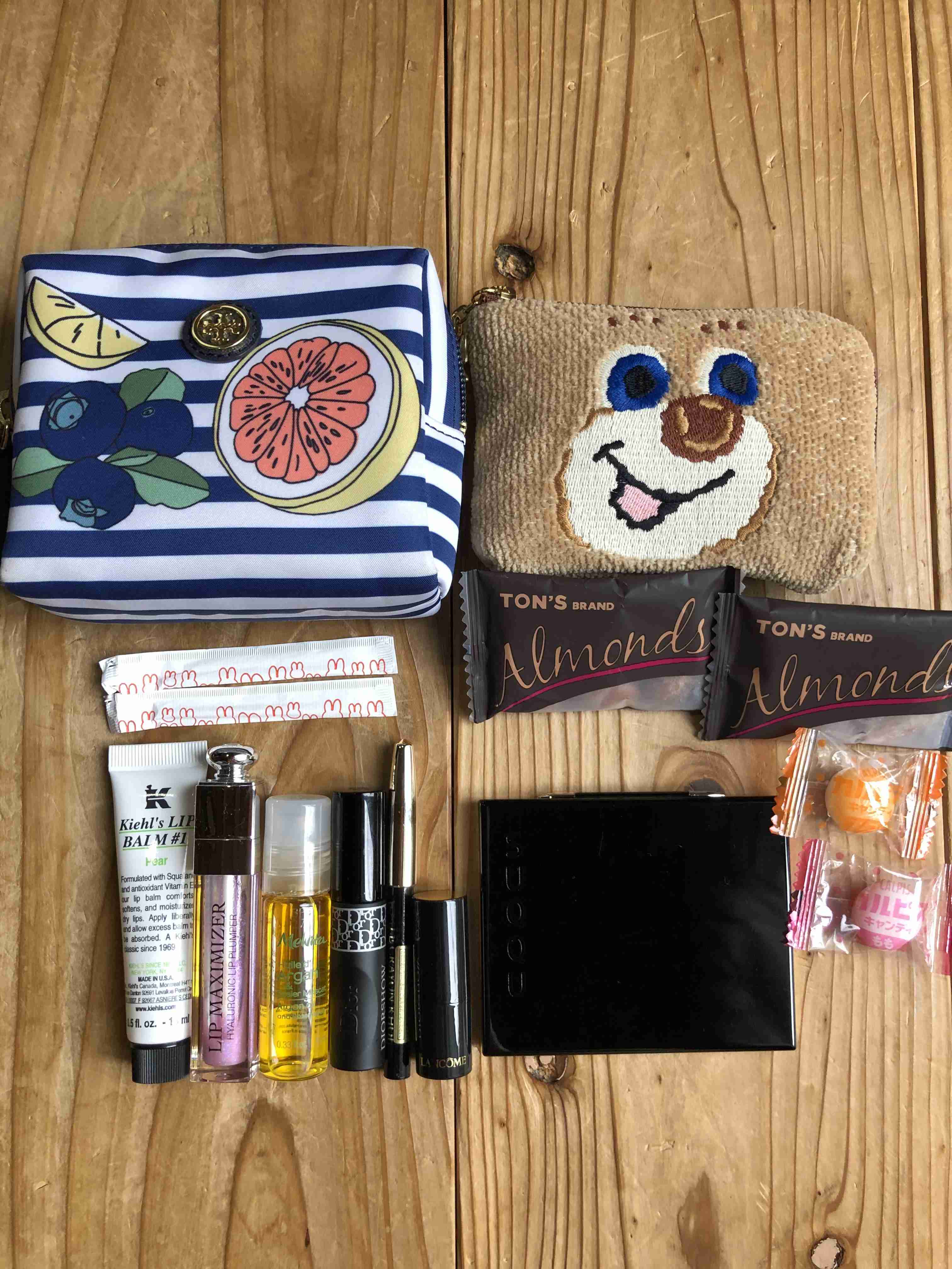 ポーチの中身を見せて下さい!