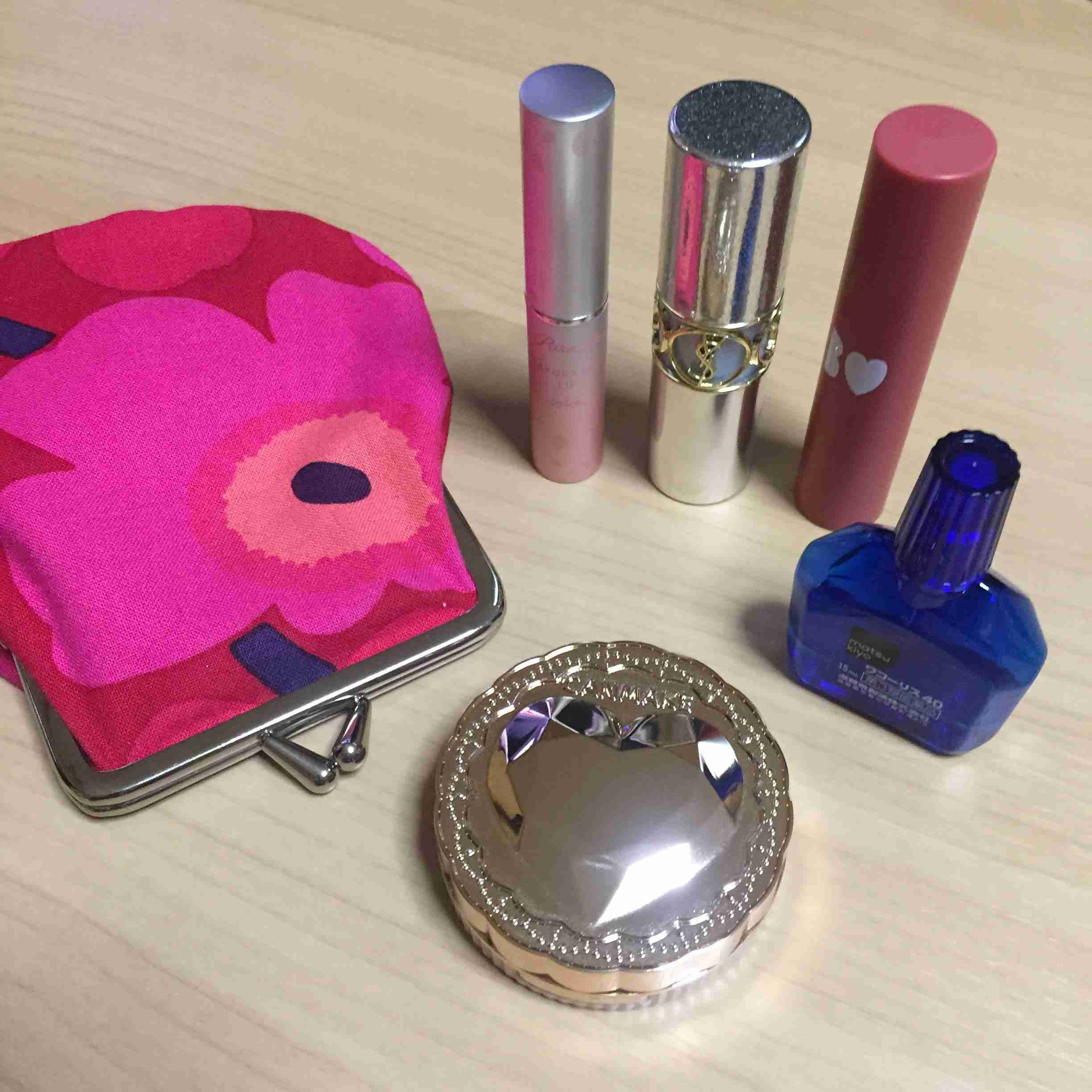 ポーチの中身を見せて下さい!