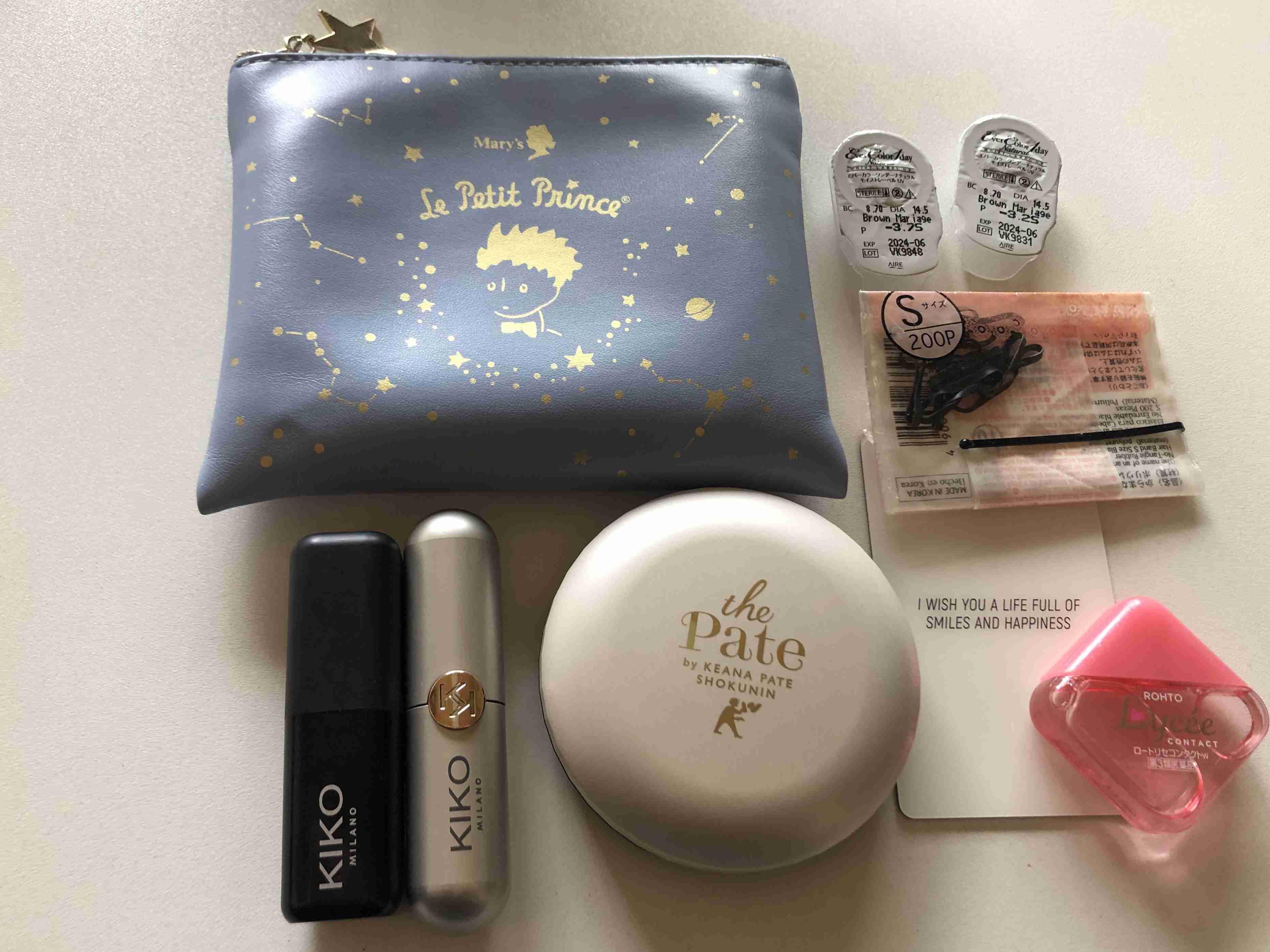 ポーチの中身を見せて下さい!