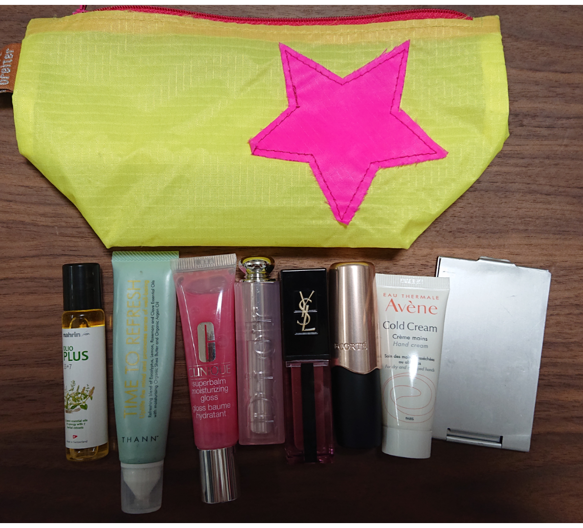 ポーチの中身を見せて下さい!