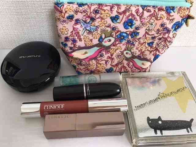 ポーチの中身を見せて下さい!