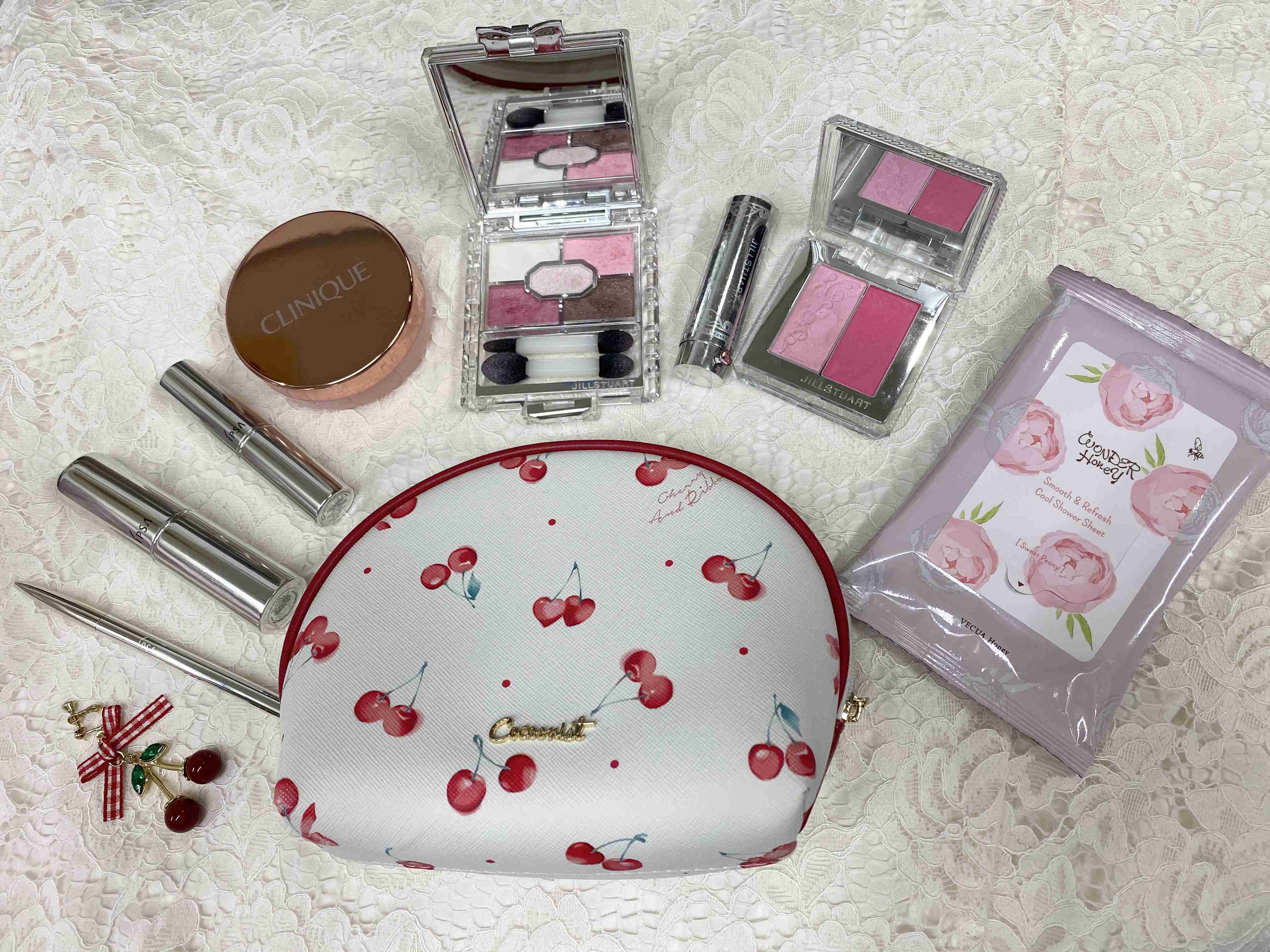 ポーチの中身を見せて下さい!