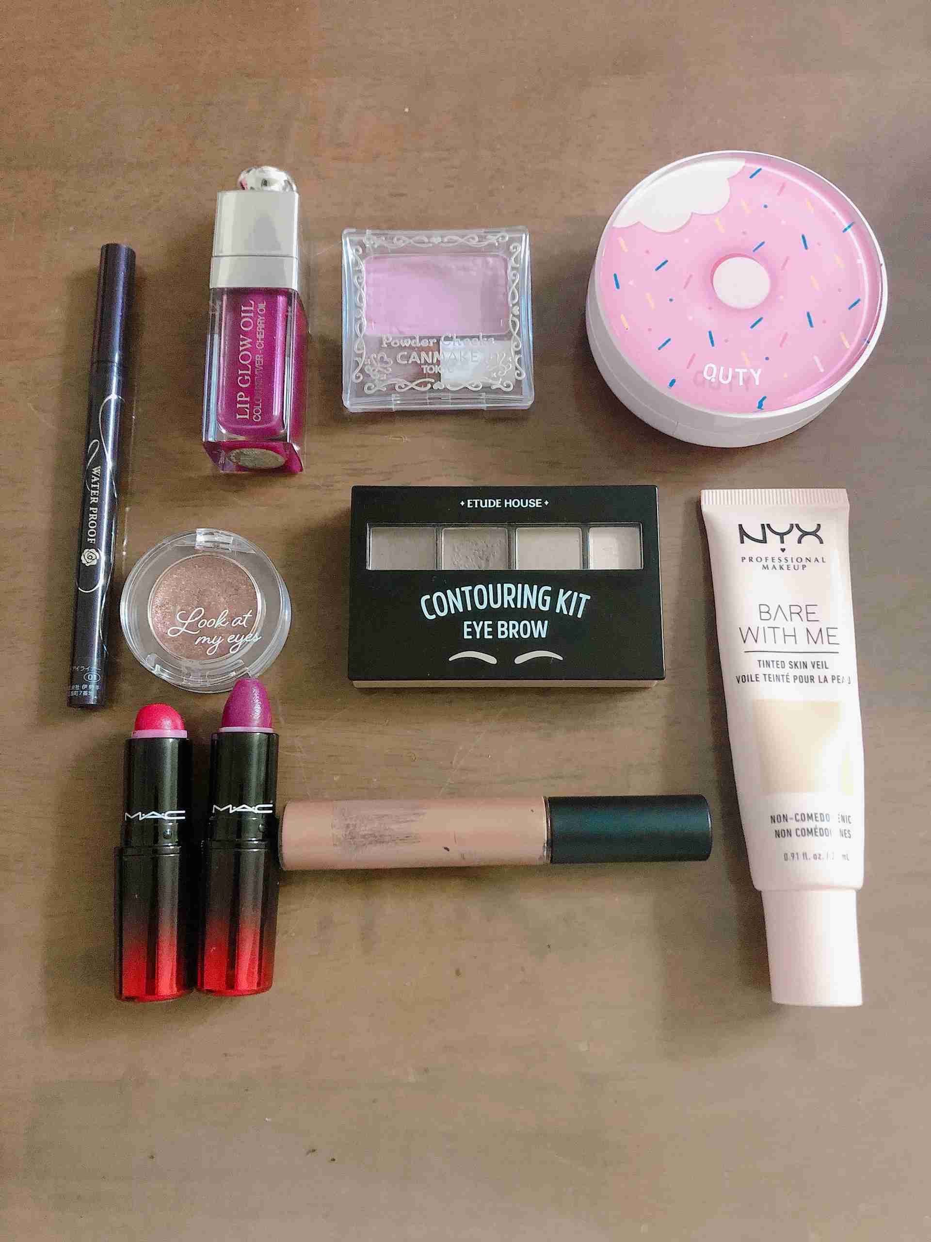 ポーチの中身を見せて下さい!