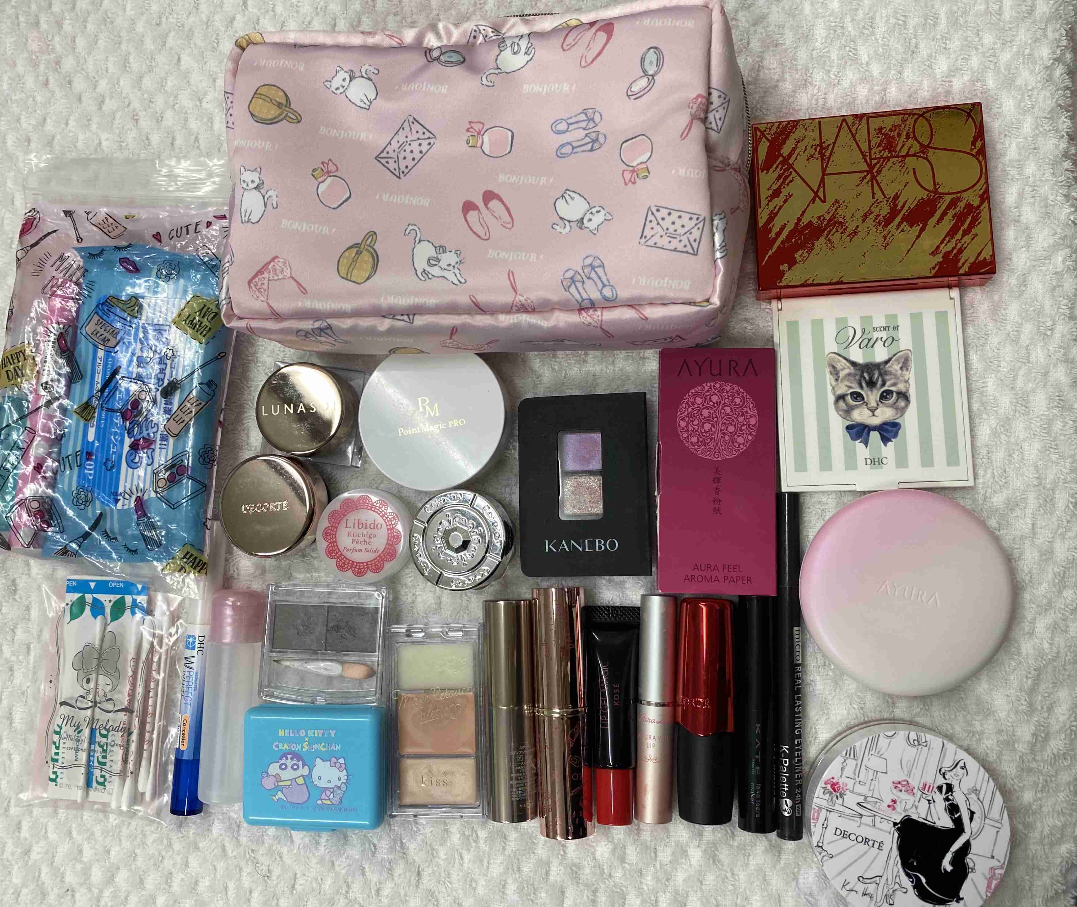 ポーチの中身を見せて下さい!