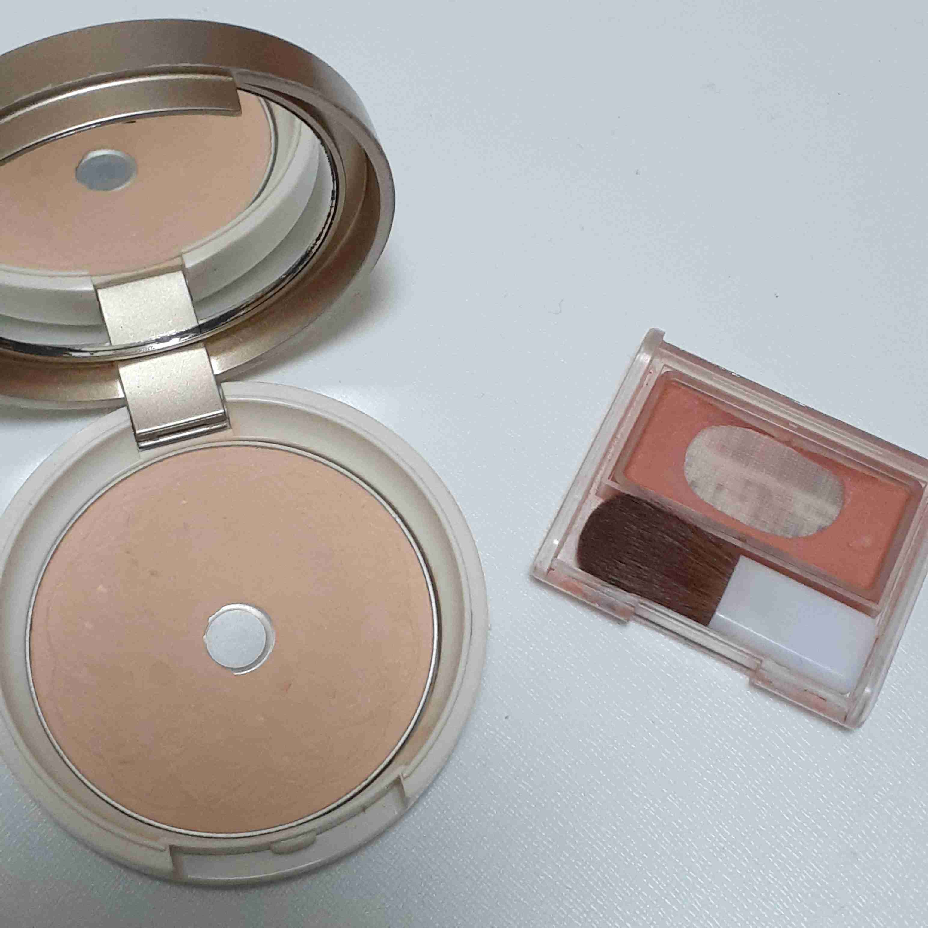 ポーチの中身を見せて下さい!