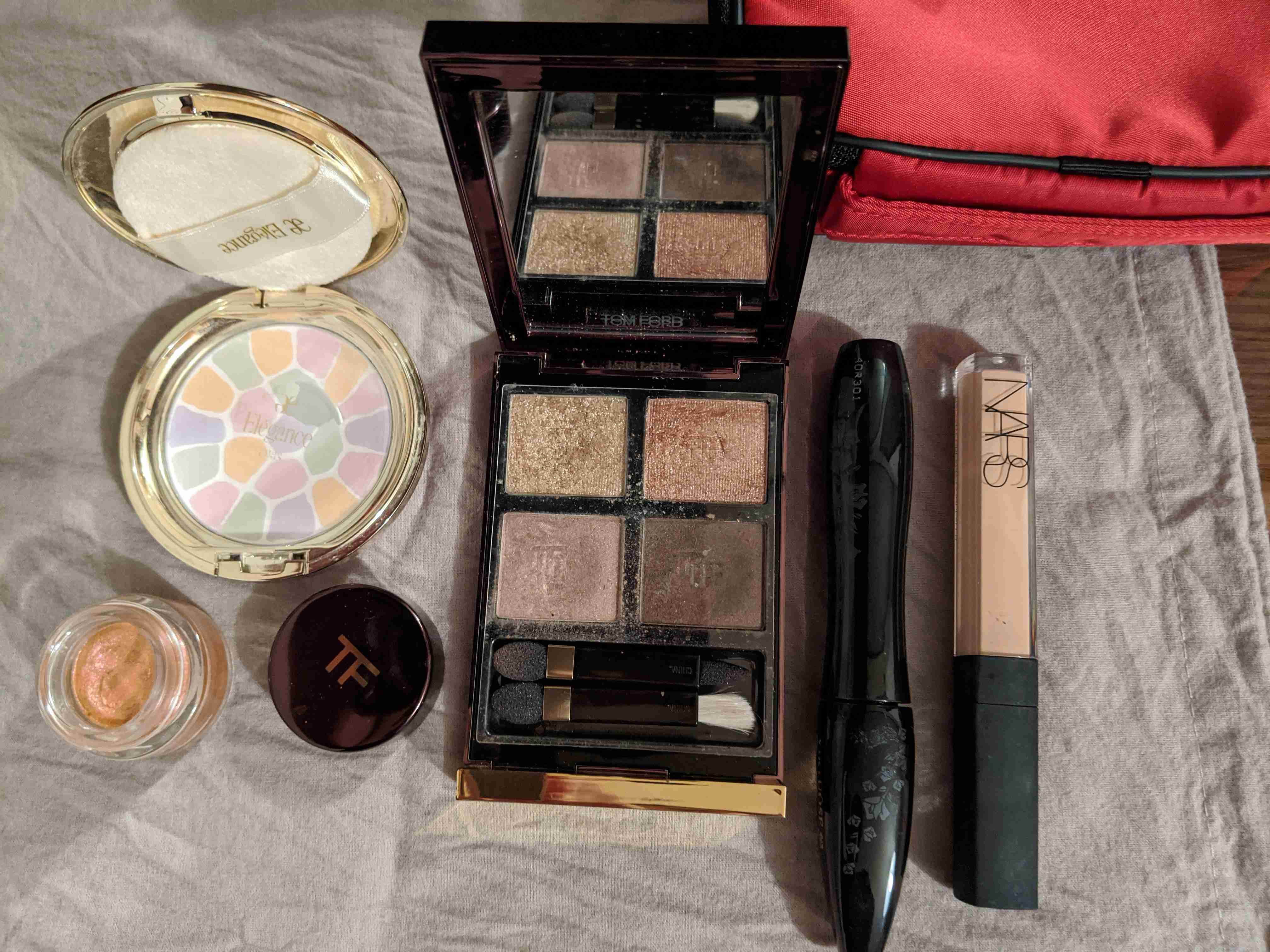 ポーチの中身を見せて下さい!