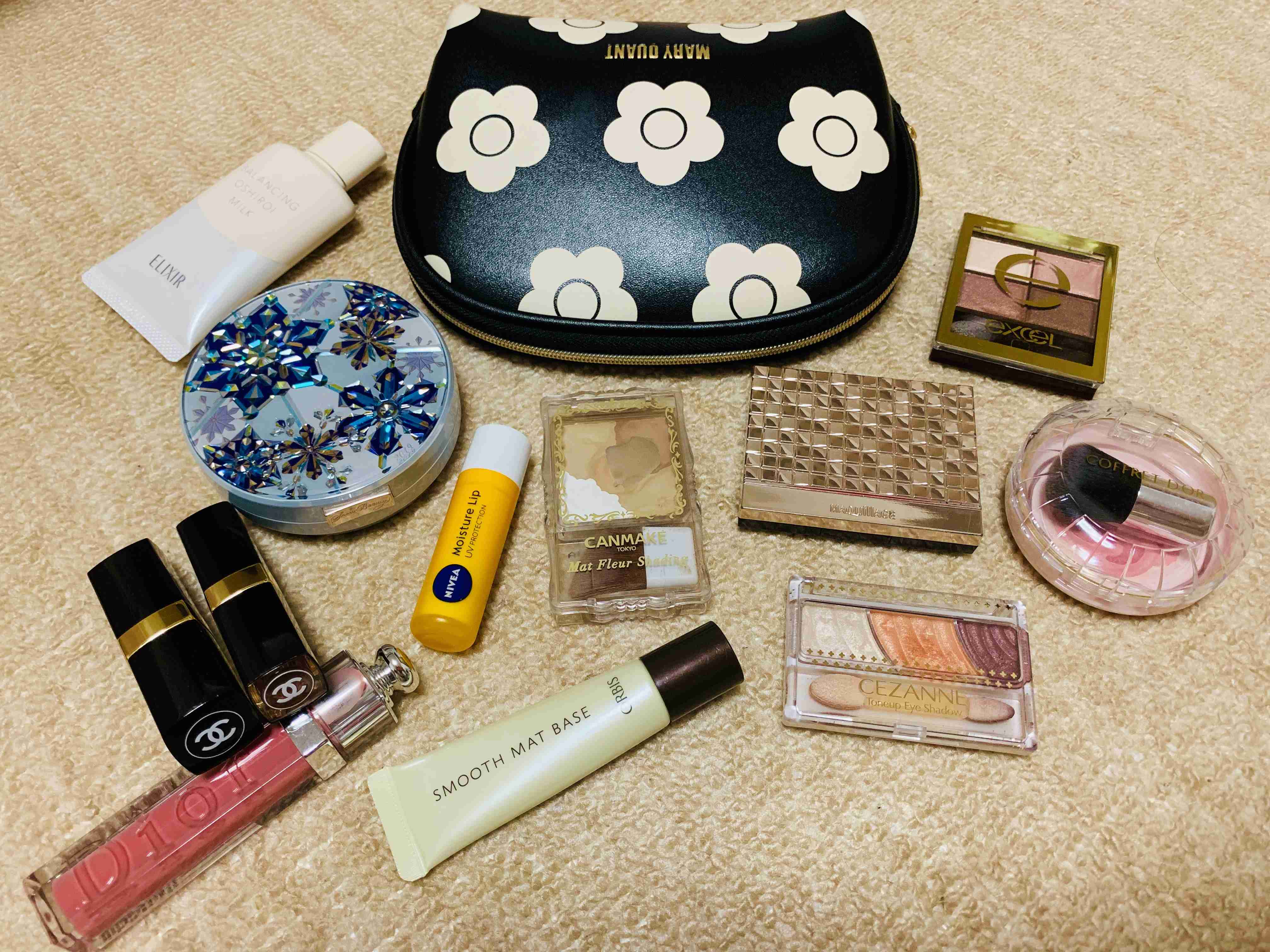 ポーチの中身を見せて下さい!